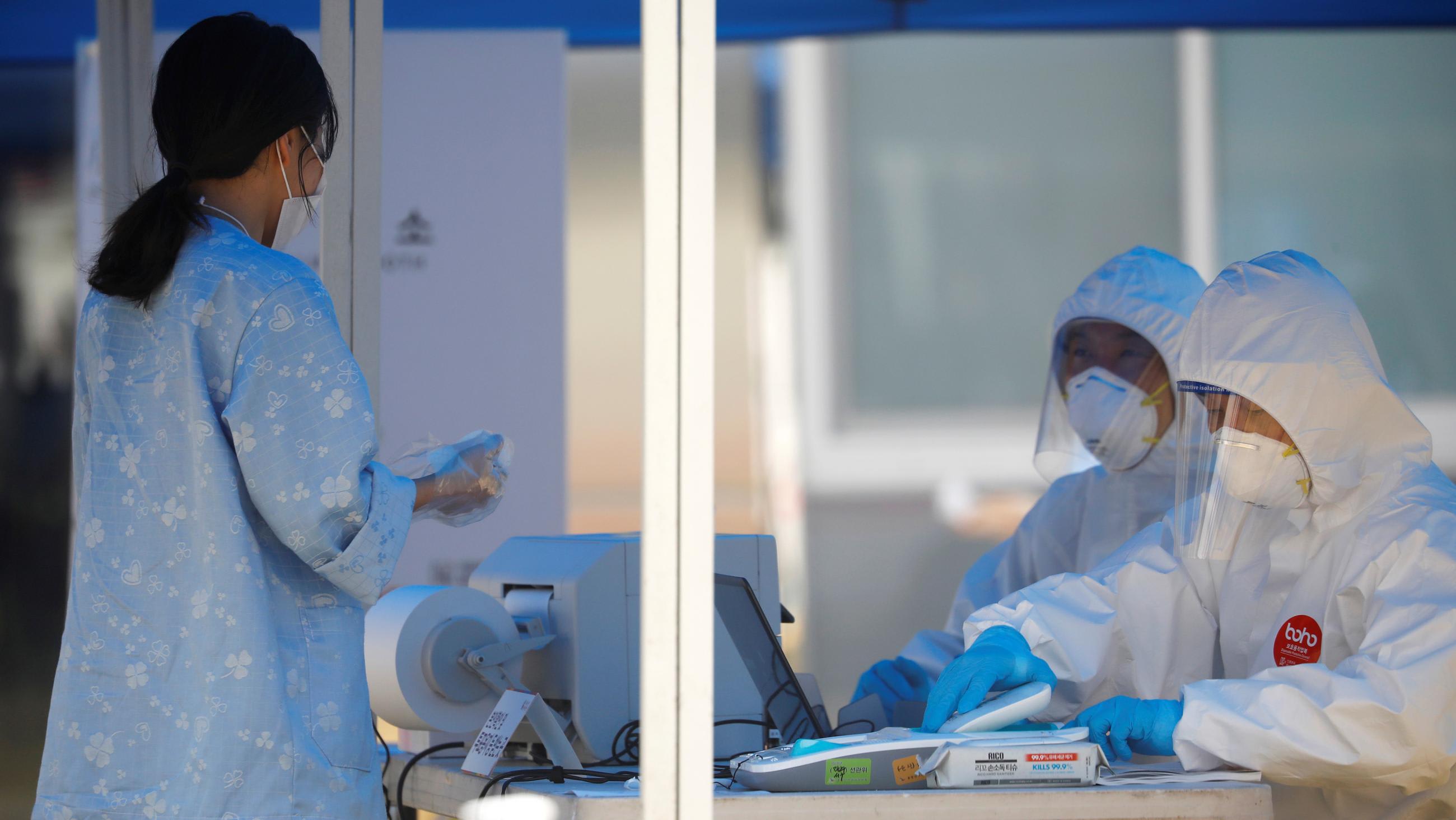 A South Korean voter infected with COVID-19 participates in the country's parliamentary election at a quarantine center in Yongin, South Korea on April 11, 2020. 