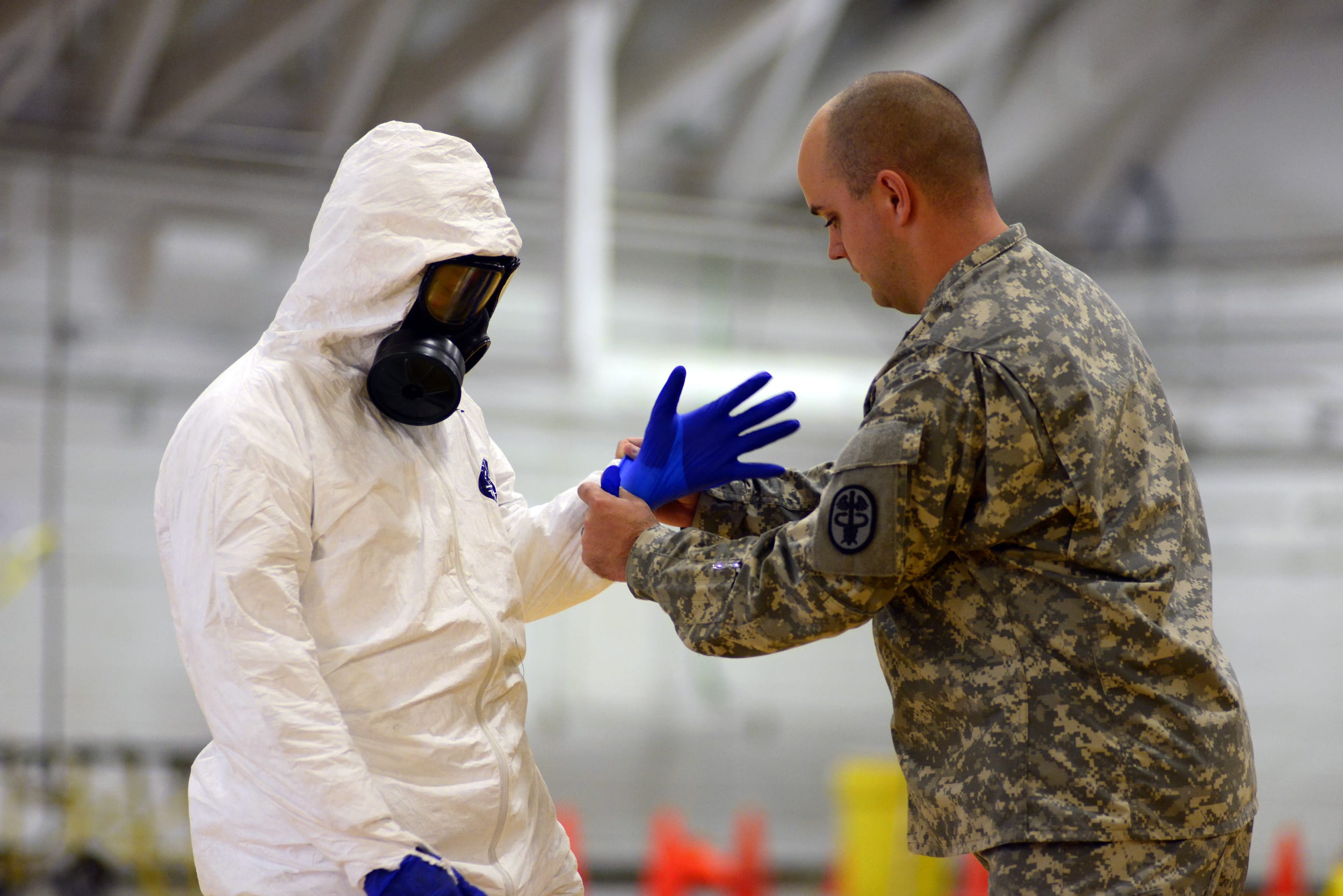 James Knight of U.S. Army Medical Research Institute of Infectious Diseases trains U.S. Army soldiers from the 101st Airborne Division.
