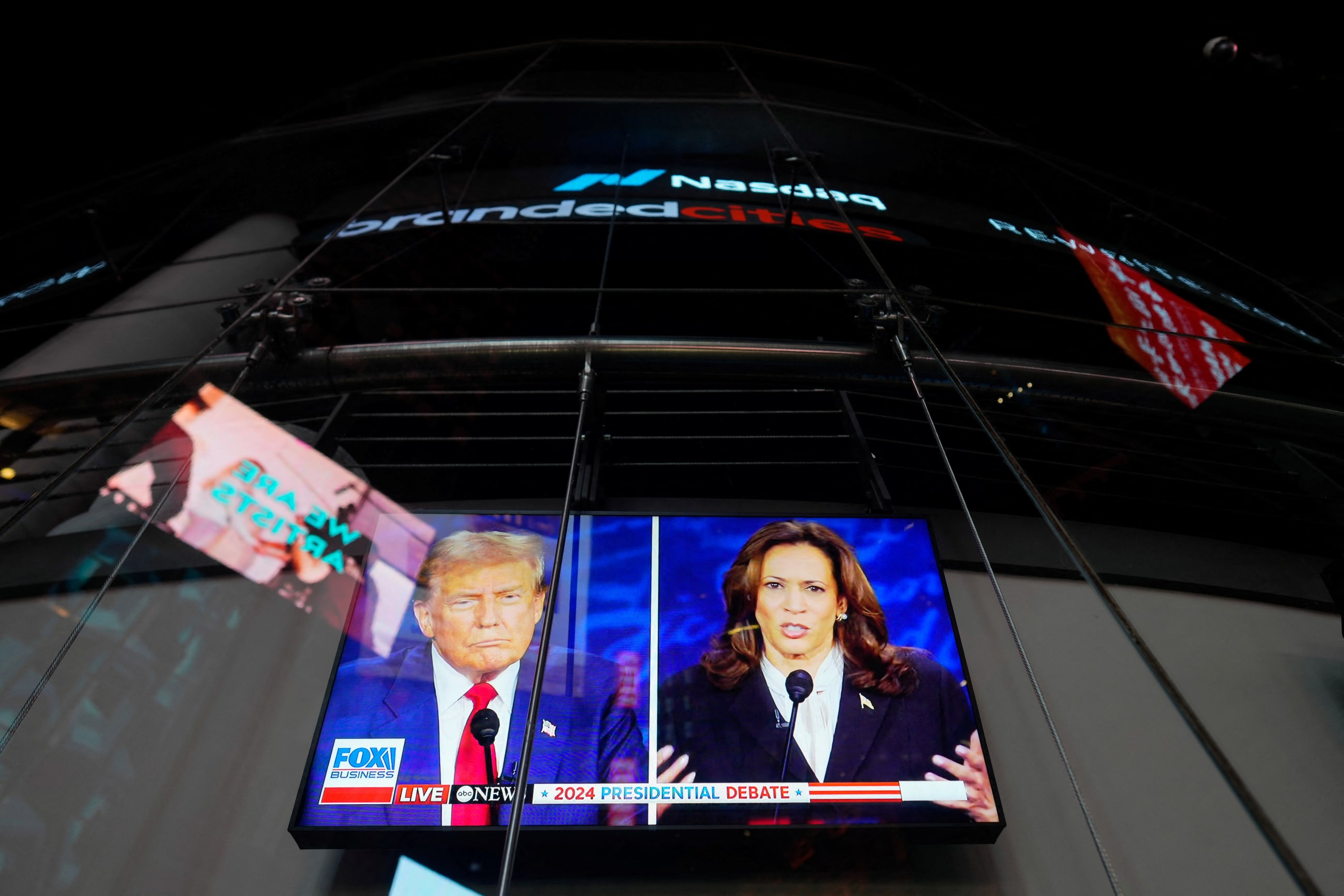 2024-09-11T024053Z_335991836_RC22Y9A6FD8T_RTRMADP_3_USA-ELECTION-DEBATE_0