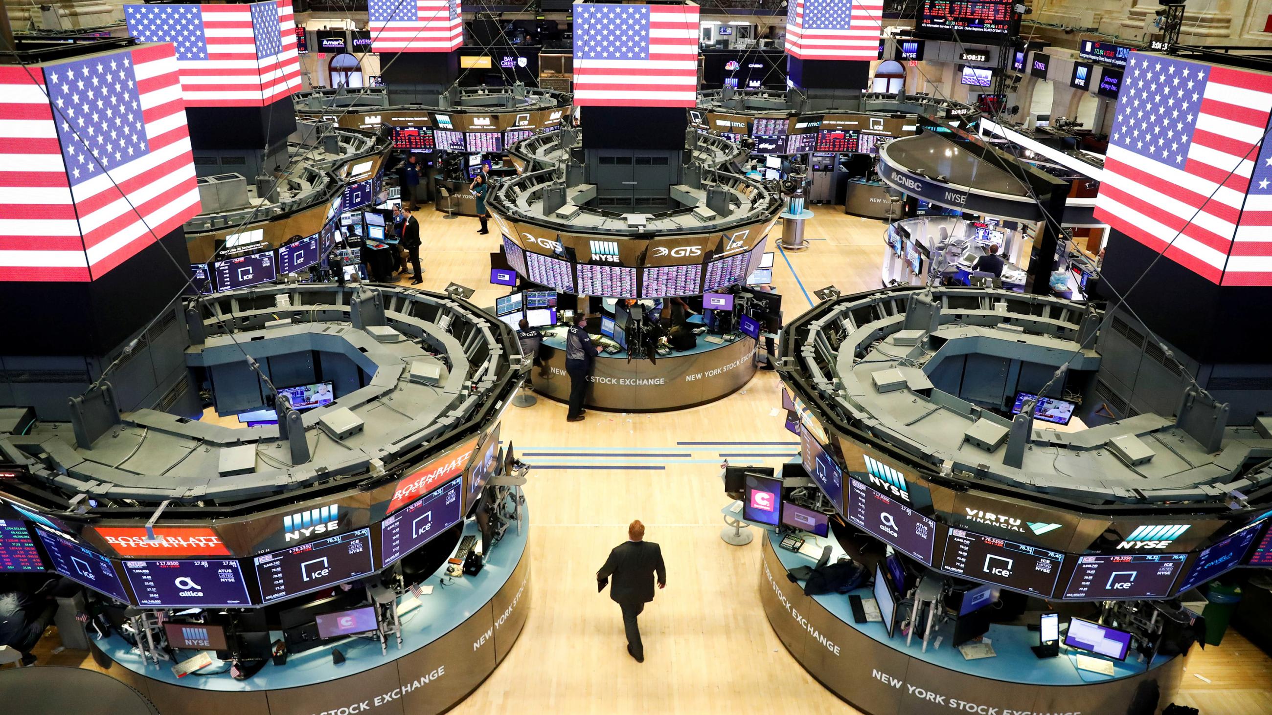The photo shows the floor of the stock exchange emptied of most people.