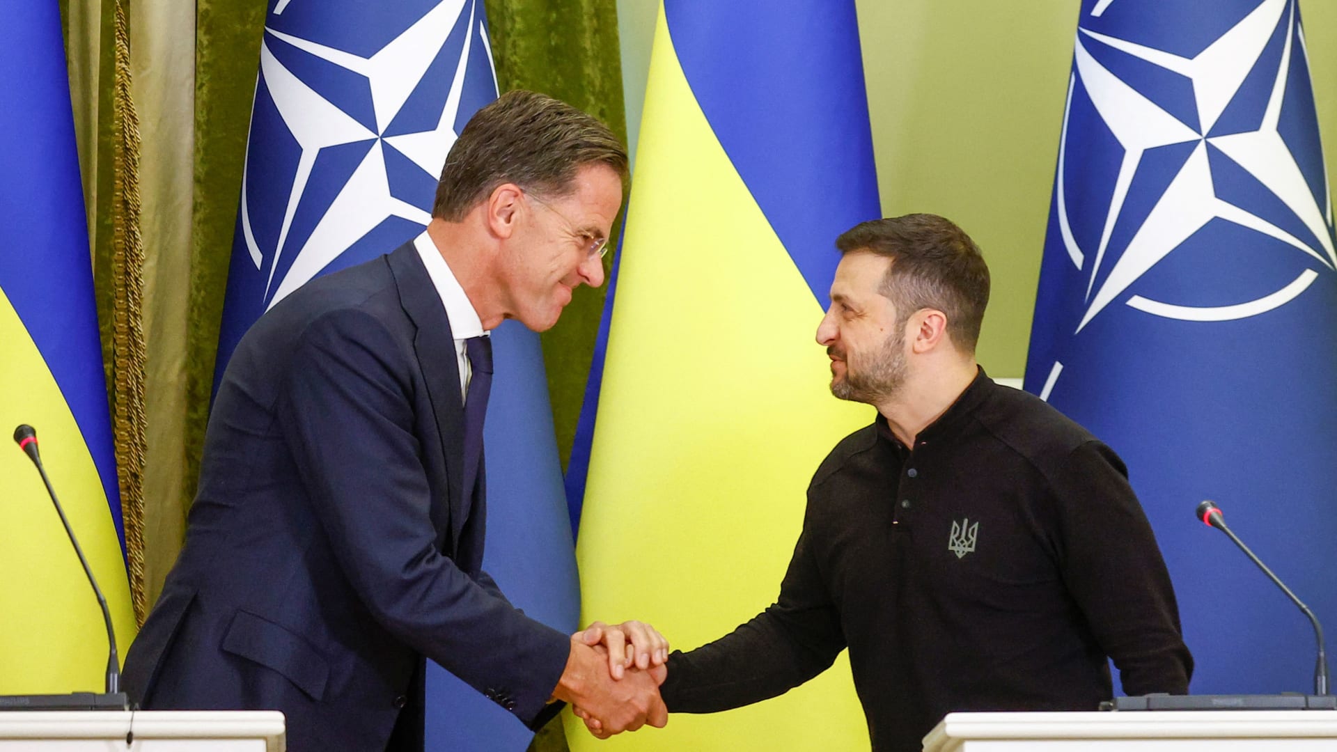 <p>Ukrainian President Volodymyr Zelenskyy and NATO Secretary General Mark Rutte shake hands during a press conference in Kyiv, Ukraine.</p>
