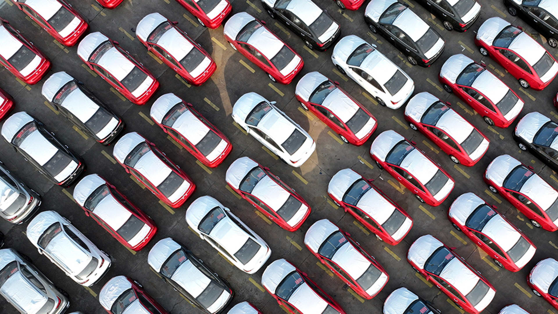 <p>Export-bound vehicles wait to be loaded onto roll-on/roll-off ships at Lianyungang Port in China, on December 1, 2025. </p>
