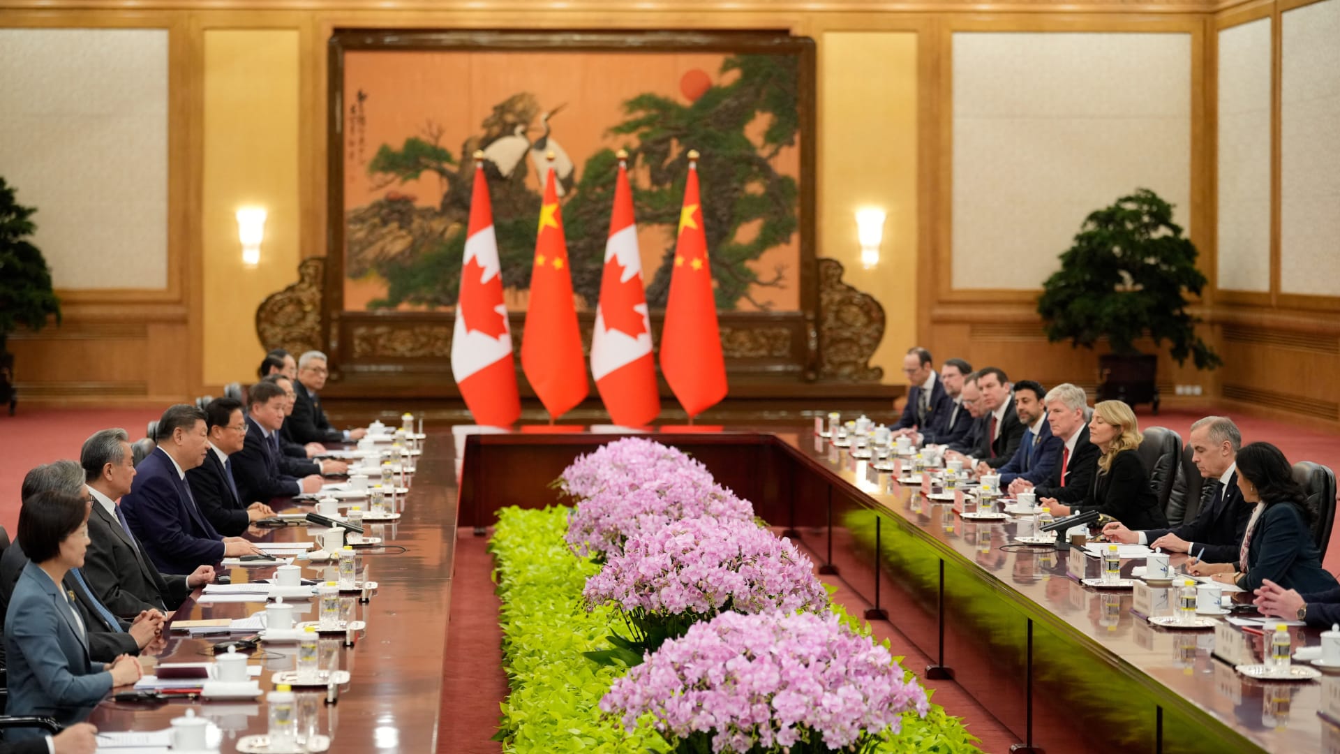Chinese President Xi Jinping meets with Canada's Prime Minister Mark Carney, at the Great Hall of the People in Beijing, China, Friday, Jan. 16, 2026. Vincent Thian/Pool via REUTERS