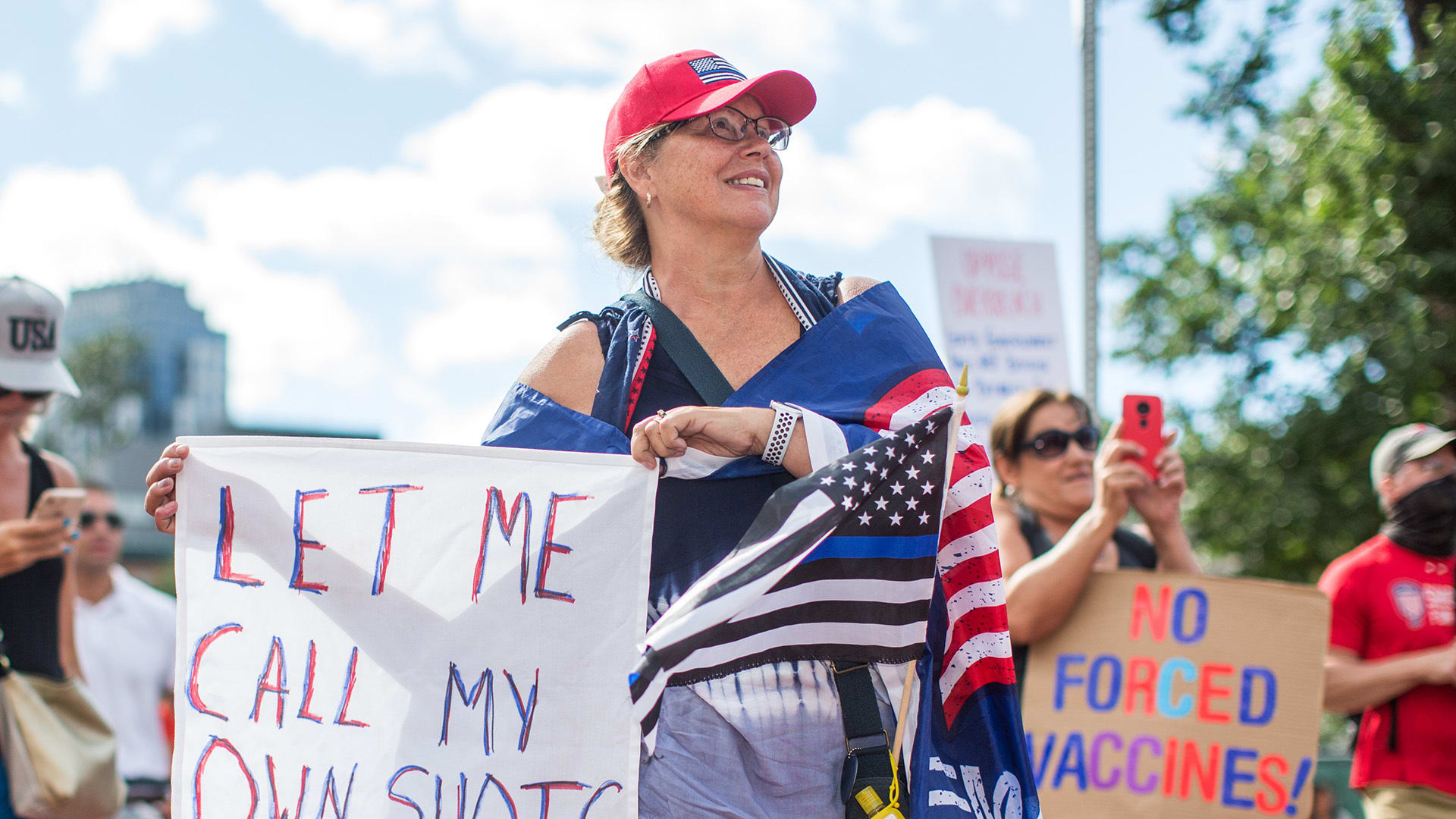 A photo of a woman protesting vaccination mandates
