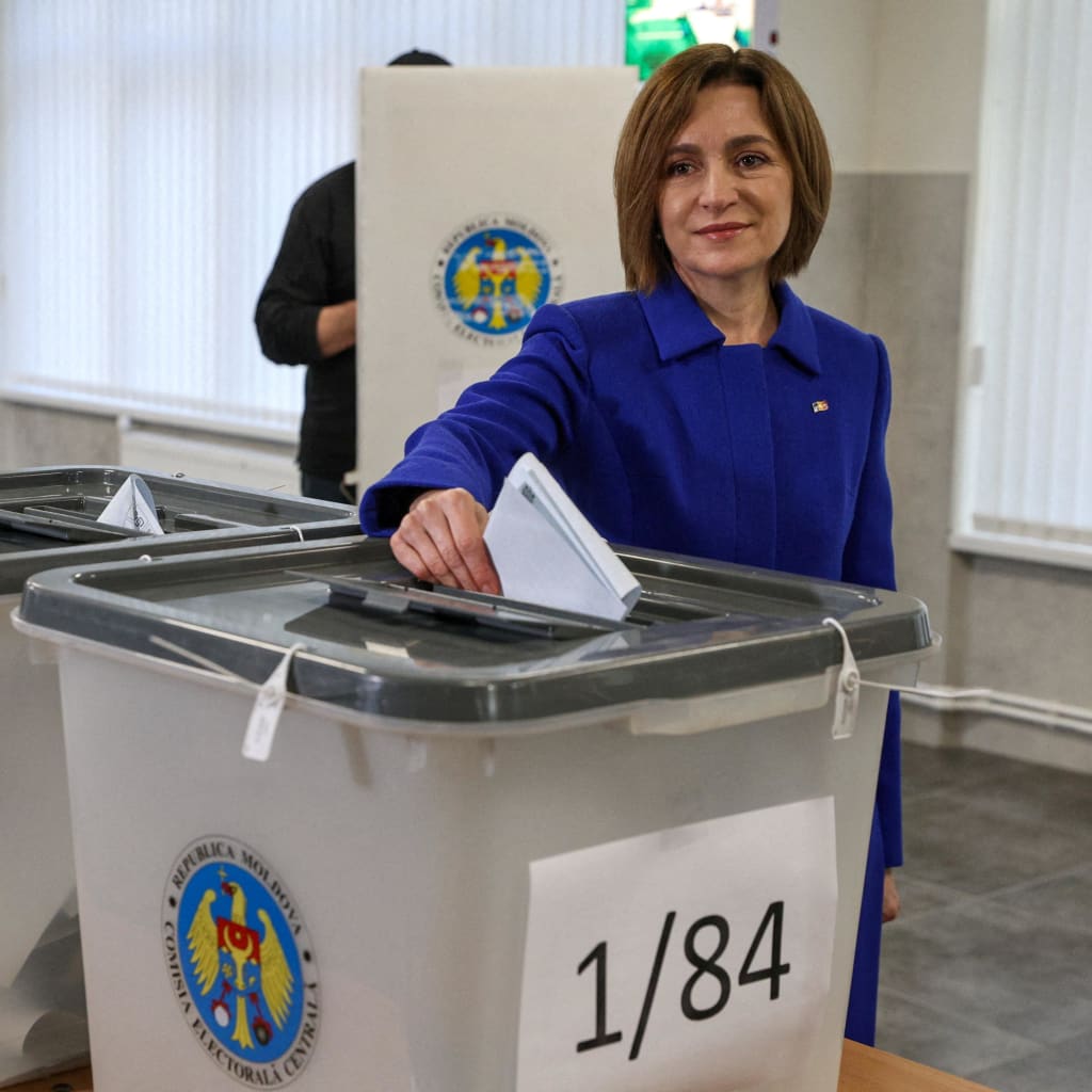 <p>Moldovan President Maia Sandu votes at a polling station during the country’s parliamentary elections in Chisinau, Moldova September 28, 2025. </p>
