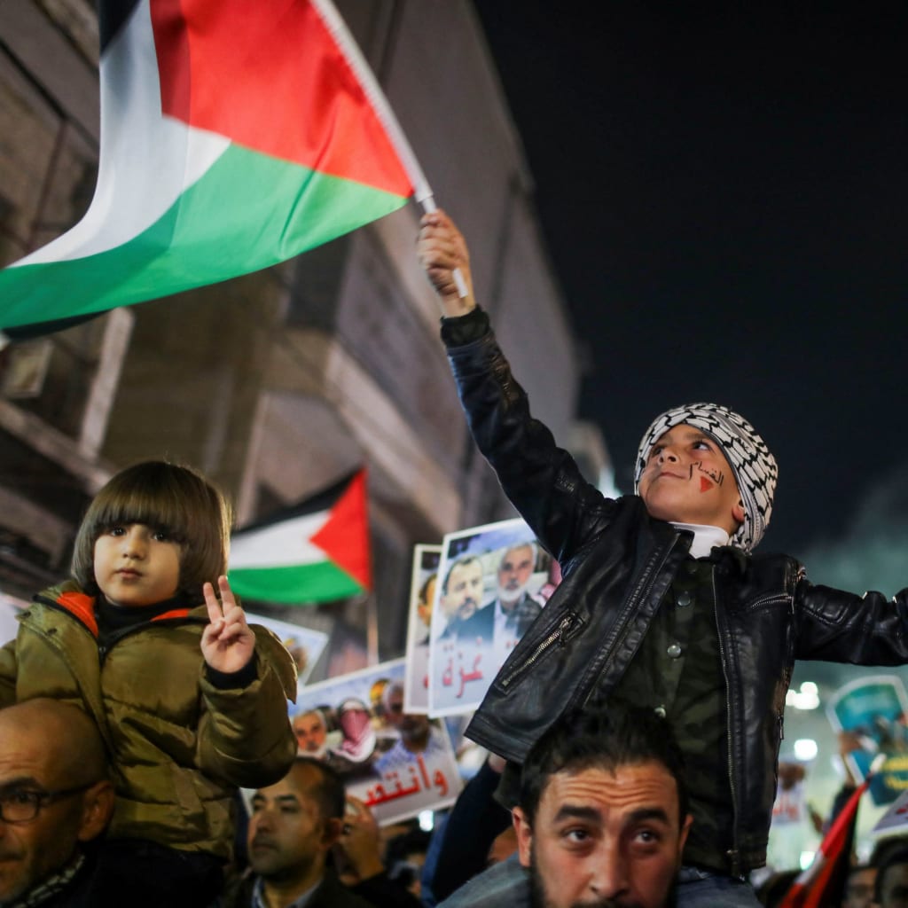 <p>People celebrate news of a ceasefire between Hamas and Israel, in Amman, Jordan, January 16, 2025.</p>

