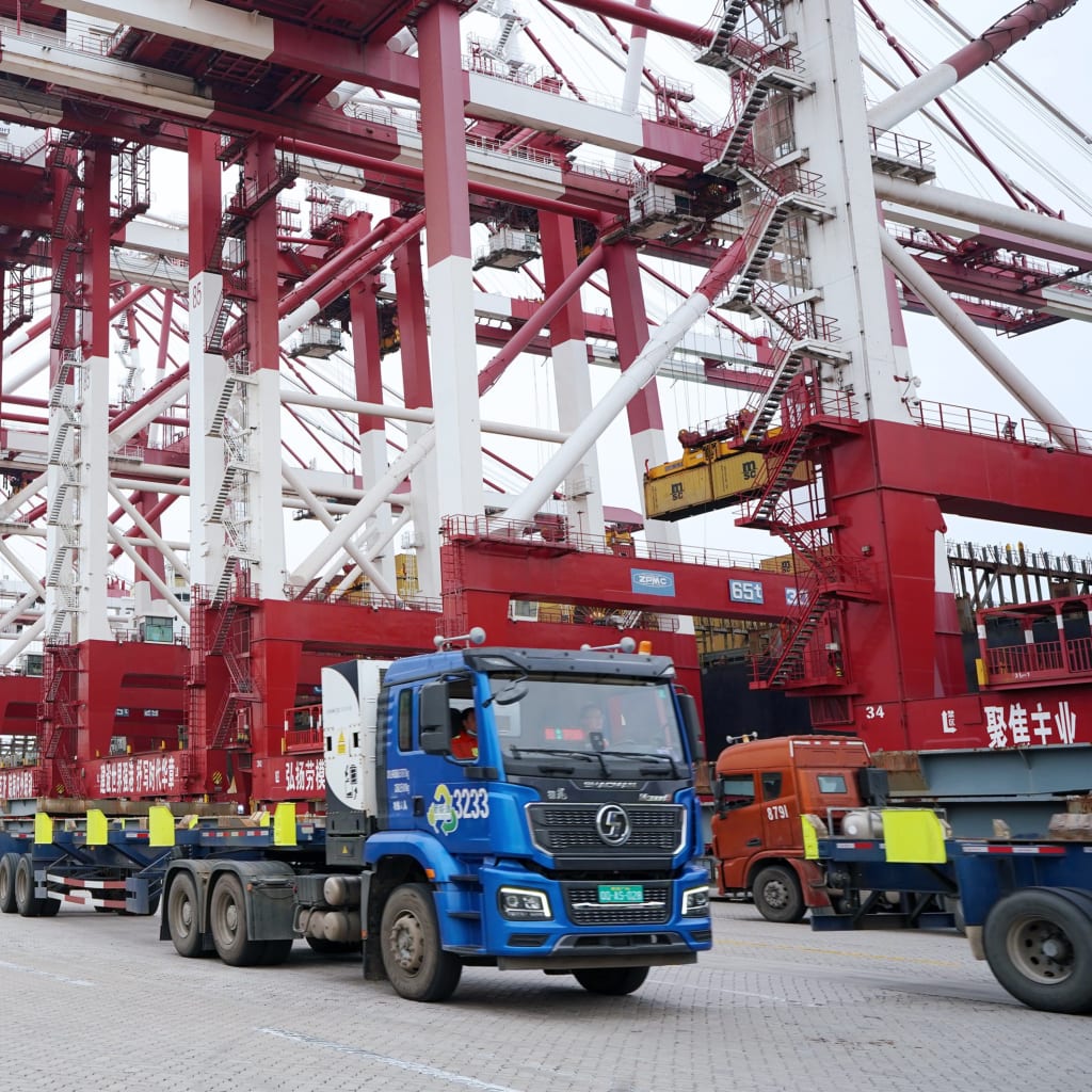 China’s Economic Downturn, With Zongyuan Zoe Liu (image)