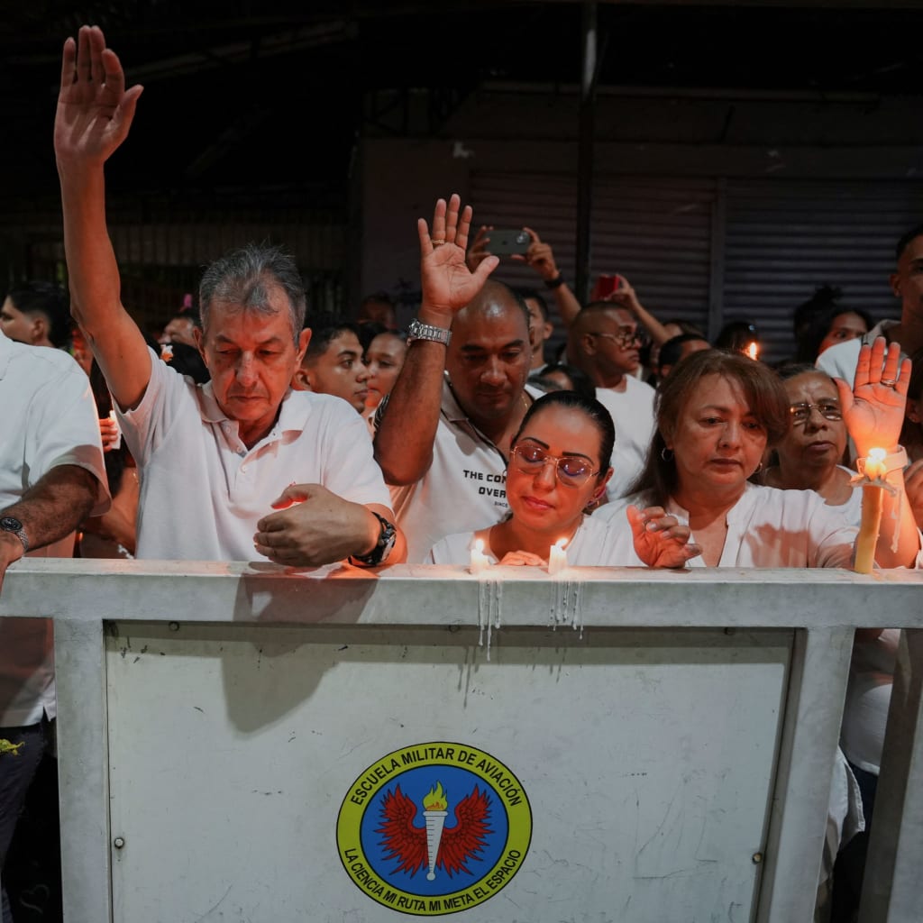 <p>A candlelight vigil in honor of victims of a bomb attack near the Colombia Aerospace base in Cali, Colombia, August 24, 2025.</p>
