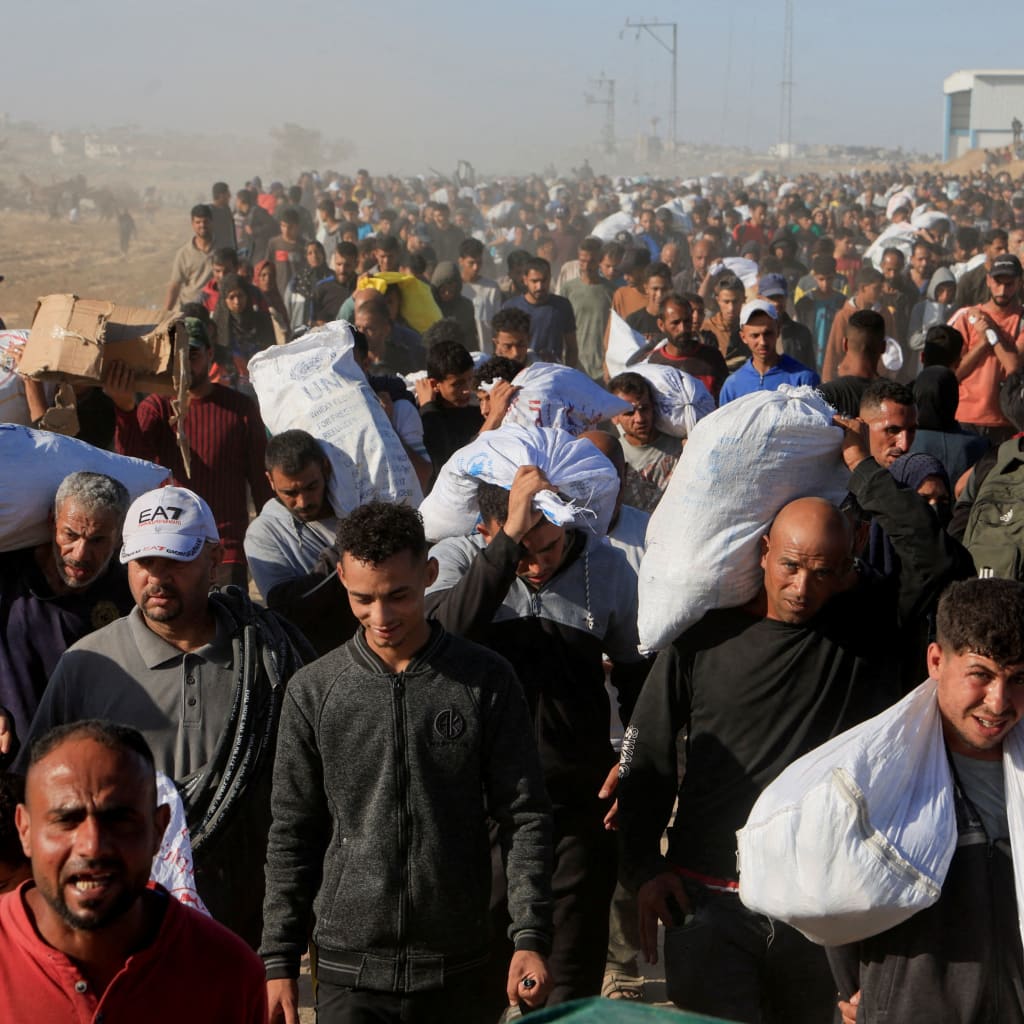 <p>Palestinians carry aid supplies from the U.S.-backed Gaza Humanitarian Foundation in Khan Younis in the southern Gaza Strip on May 29, 2025.</p>
