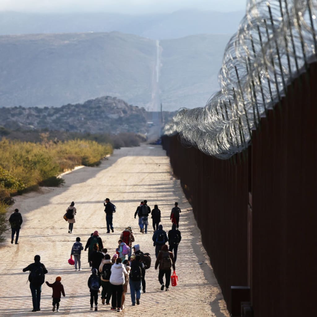 The Crisis at the U.S. Southern Border, With Dara Lind pic