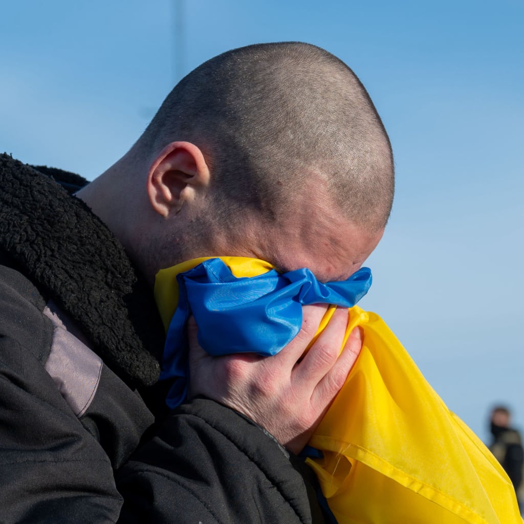 Year Three of the Ukraine War, With Miriam Elder and Carla Anne Robbins pic