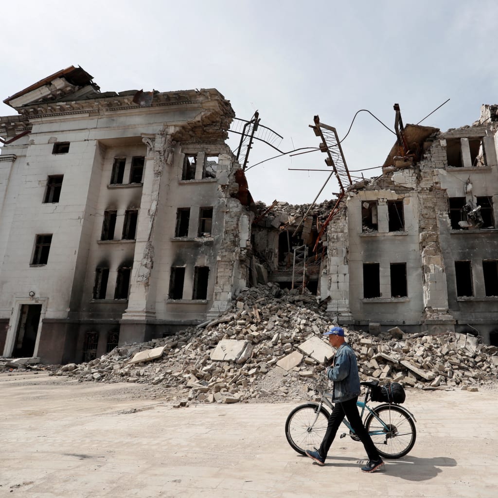 ‘Davos of the Desert’, Ukraine’s Reconstruction, U.S. Chip Restrictions, and More Picture