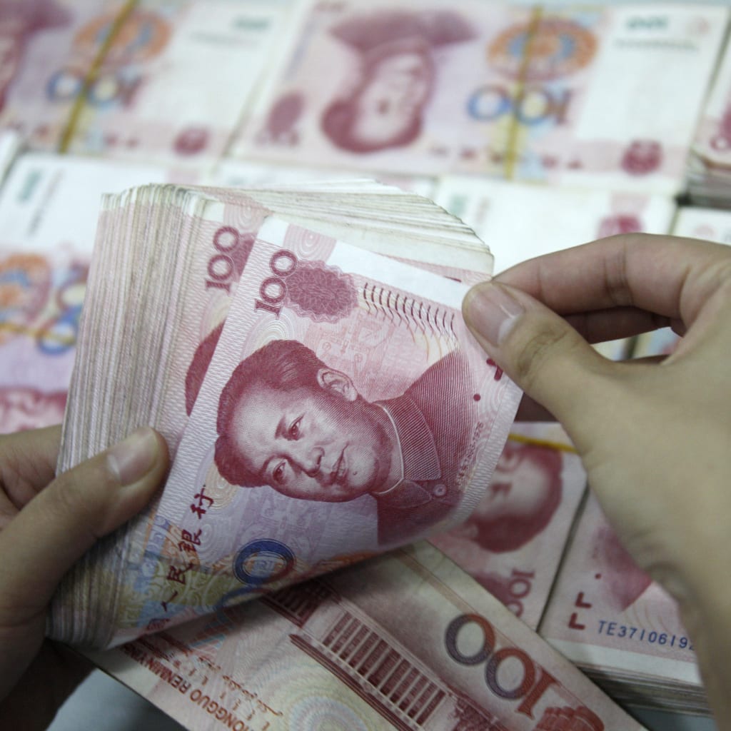 <p>An employee counts Yuan banknotes at a branch of Industrial and Commercial Bank of China in Huaibei, Anhui August 3, 2010. </p>

