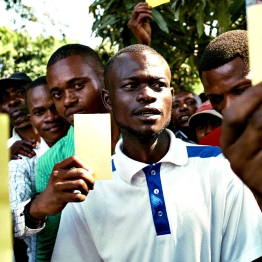 <p>Activists show ‘yellow cards’ to express their view against the delay in presidential election, in Kinshasa, the Democratic Republic of Congo, October 18, 2016.</p>
