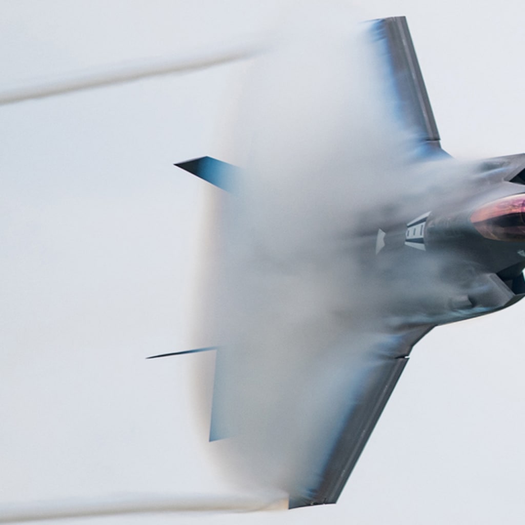 F-35 maneuver at air show