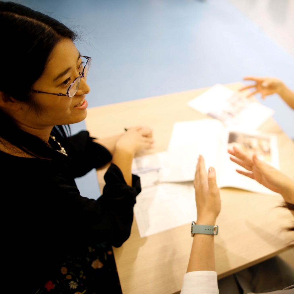 <p>31-year-old Haruka Hirokawa and 35-year-old Sayaka Kishi take part in a women-only financial seminar in Tokyo, Japan. October 4, 2018.</p>
