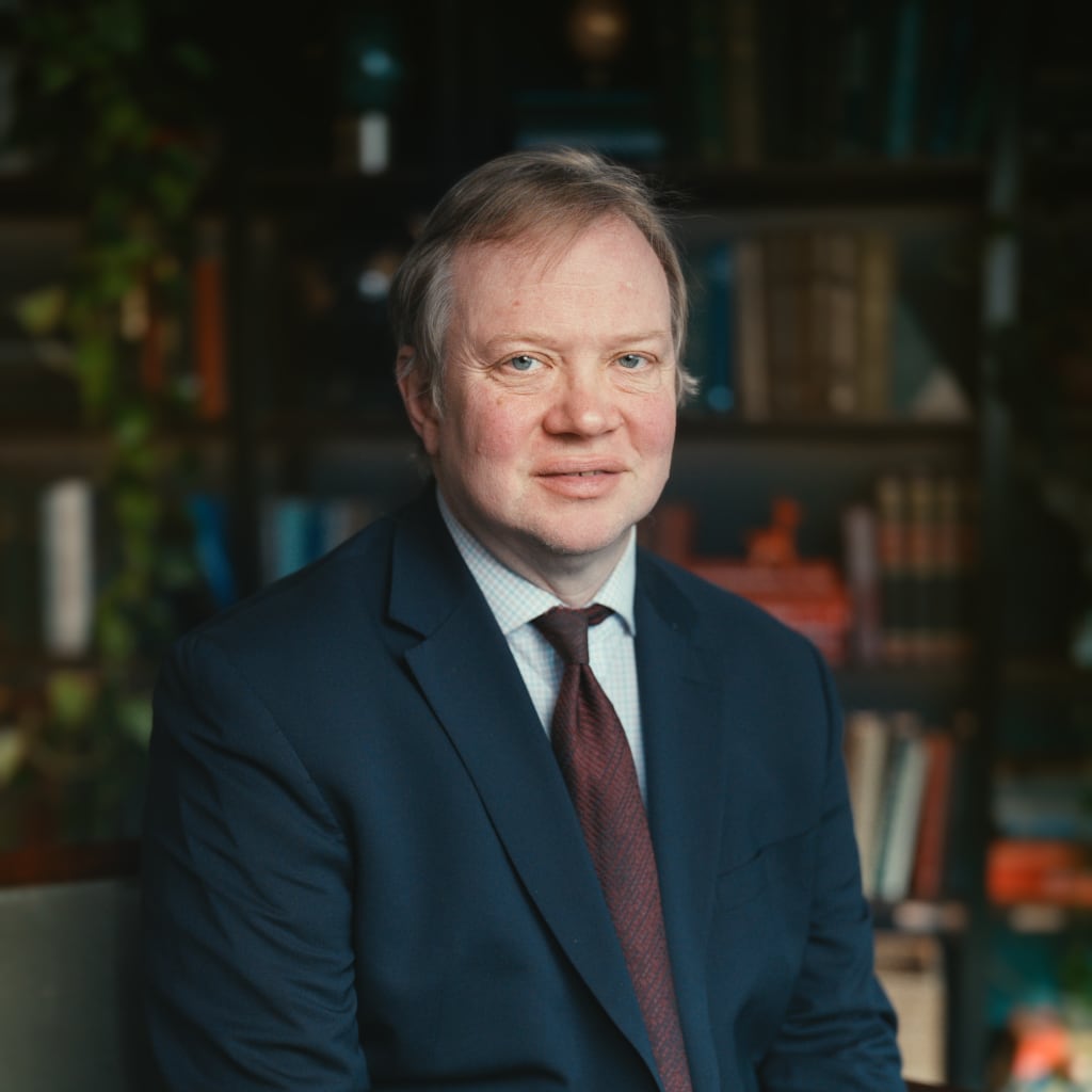 0071_Brad Setser Reshoot-031