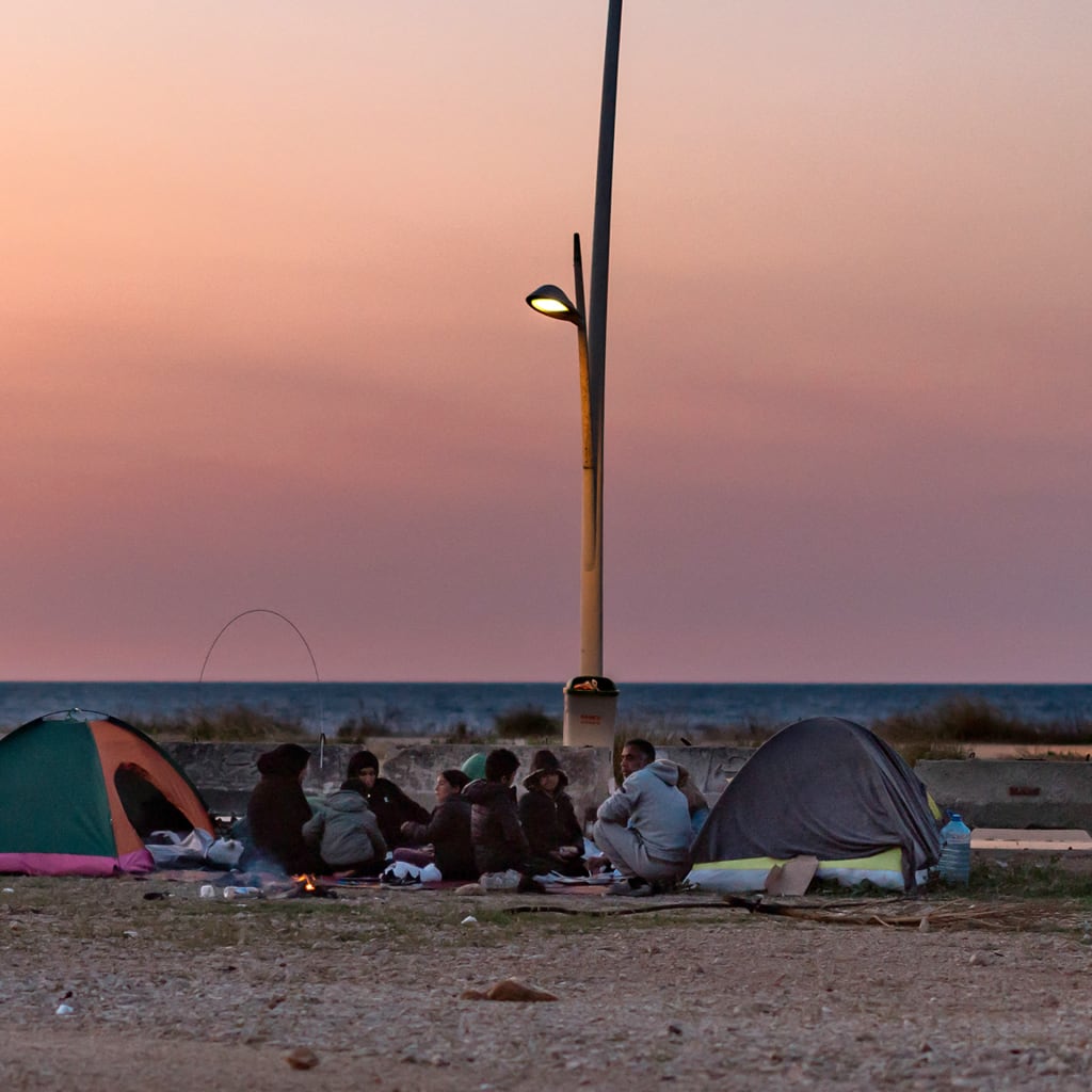 <p>Displaced families set up tents along Beirut’s waterfront after fleeing recent Israel-Hezbollah hostilities, March 10, 2026.</p>
