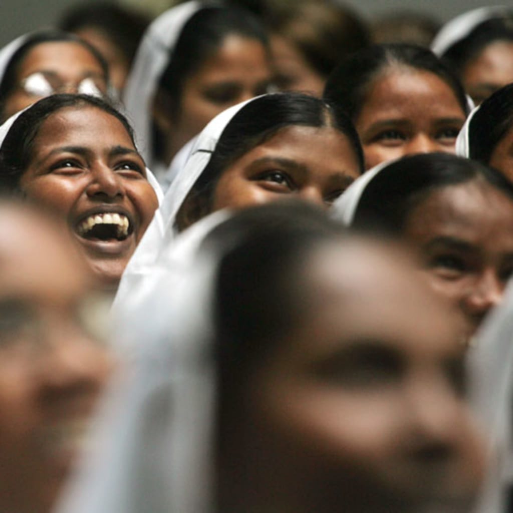 RTR1GZX6_29Oct15_Women_Mars.jpg