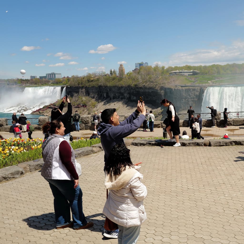 <p>People take photos in front of an official FIFA World Cup 2026 countdown clock at Niagara Falls, Ontario, Canada, May 11, 2026. </p>
