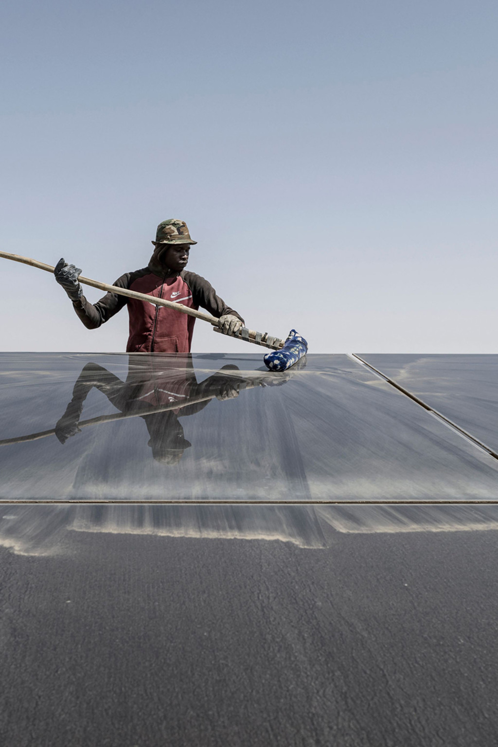 <p>A worker cleans the solar panels at a power plant in Nouakchott, Mauritania.</p>
