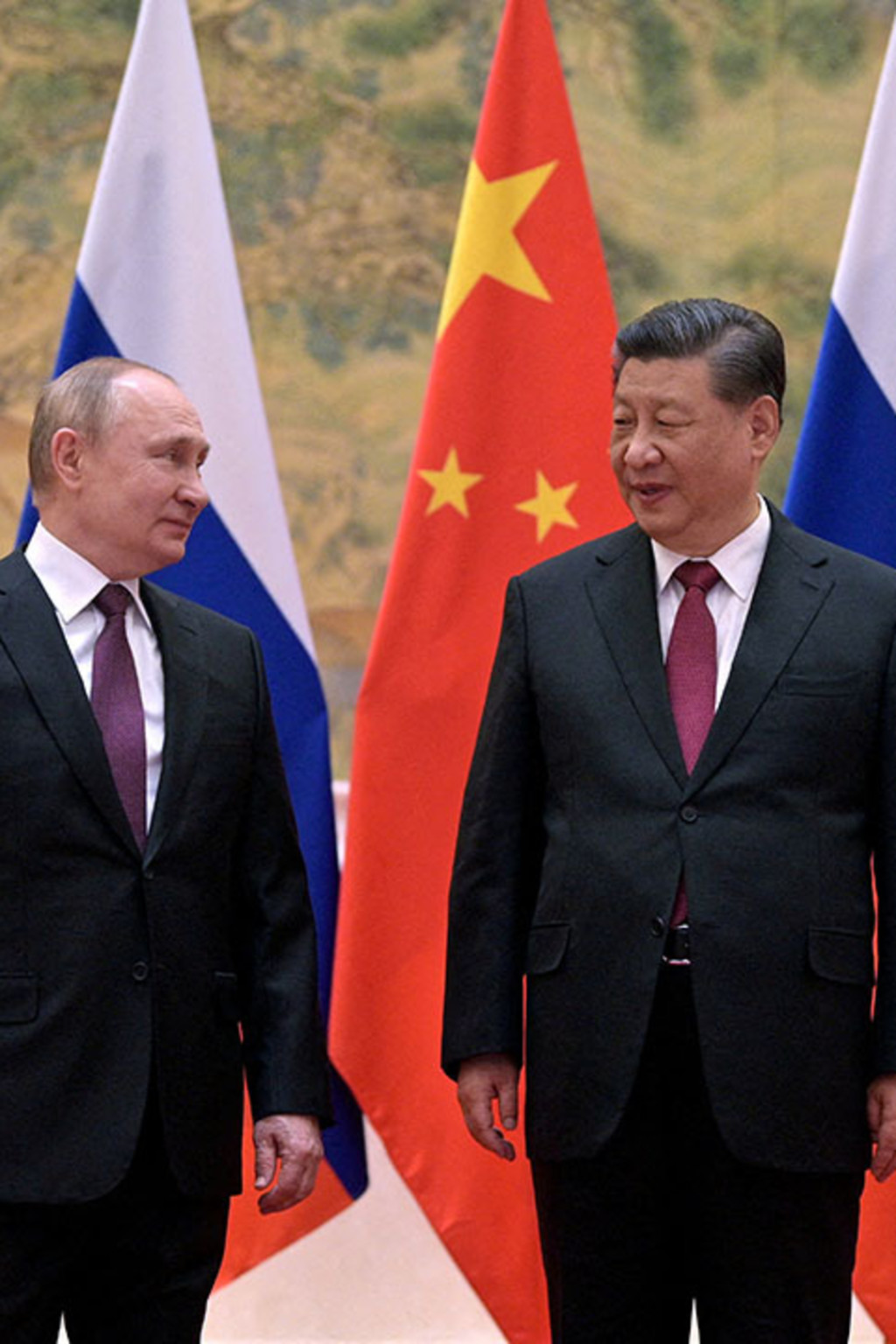 <p>Russian President Vladimir Putin and Chinese President Xi Jinping meet in February 2022.</p>
