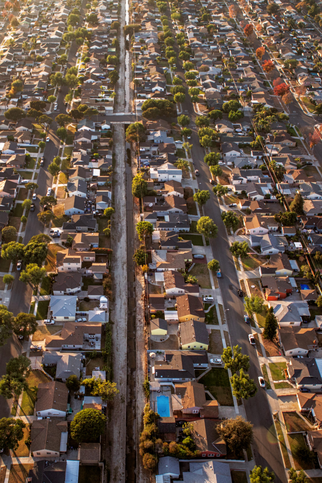<p>An aerial view of a Los Angeles neighborhood in the evening.</p>
