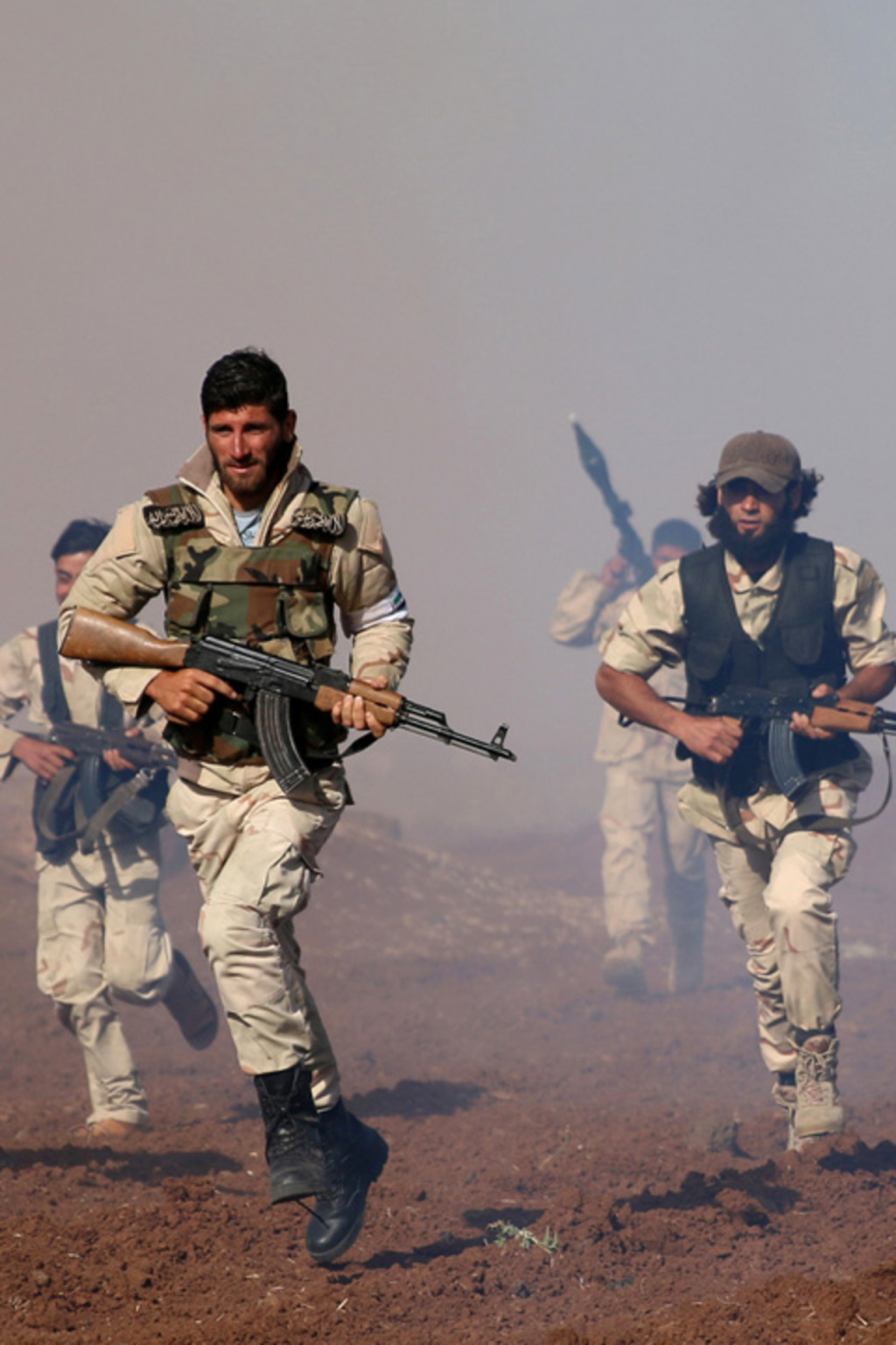 <p>Rebel fighters train in western Deraa governorate.</p>
