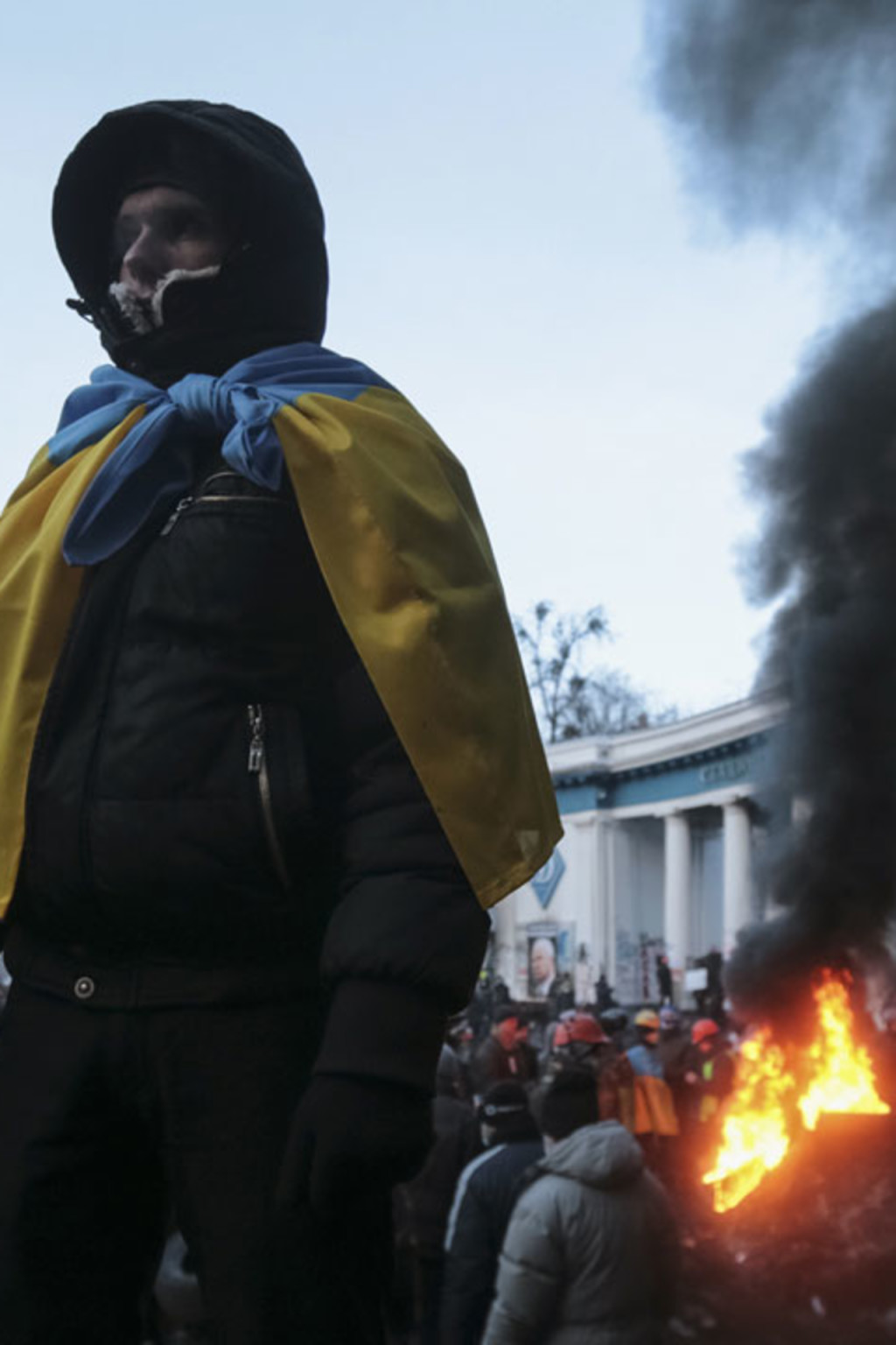 <p>Anti-government protesters at a barricade in Kiev, January 25, 2014.</p>
