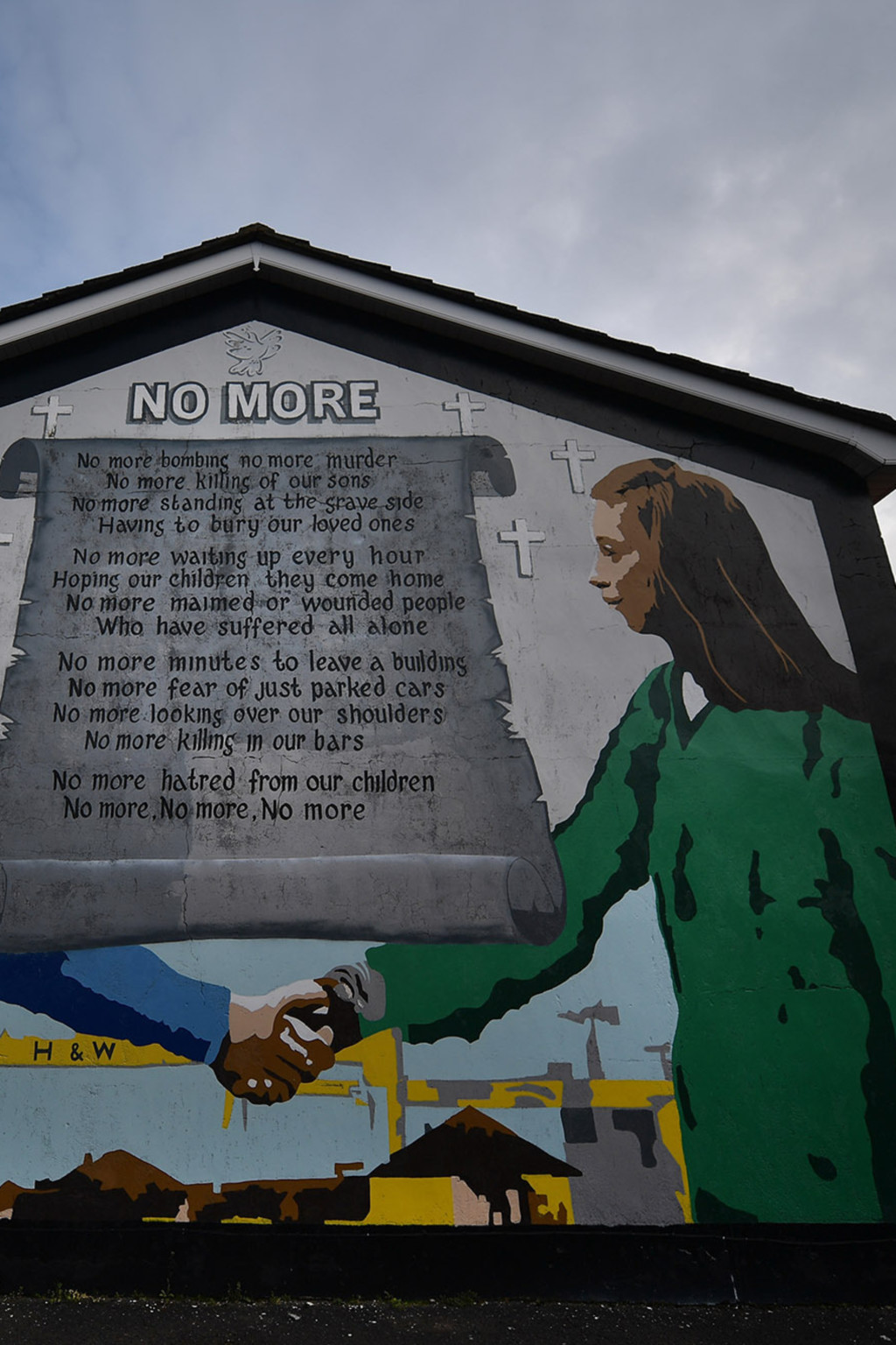 <p>A peace mural adorns a building in a loyalist neighborhood of Belfast.</p>
