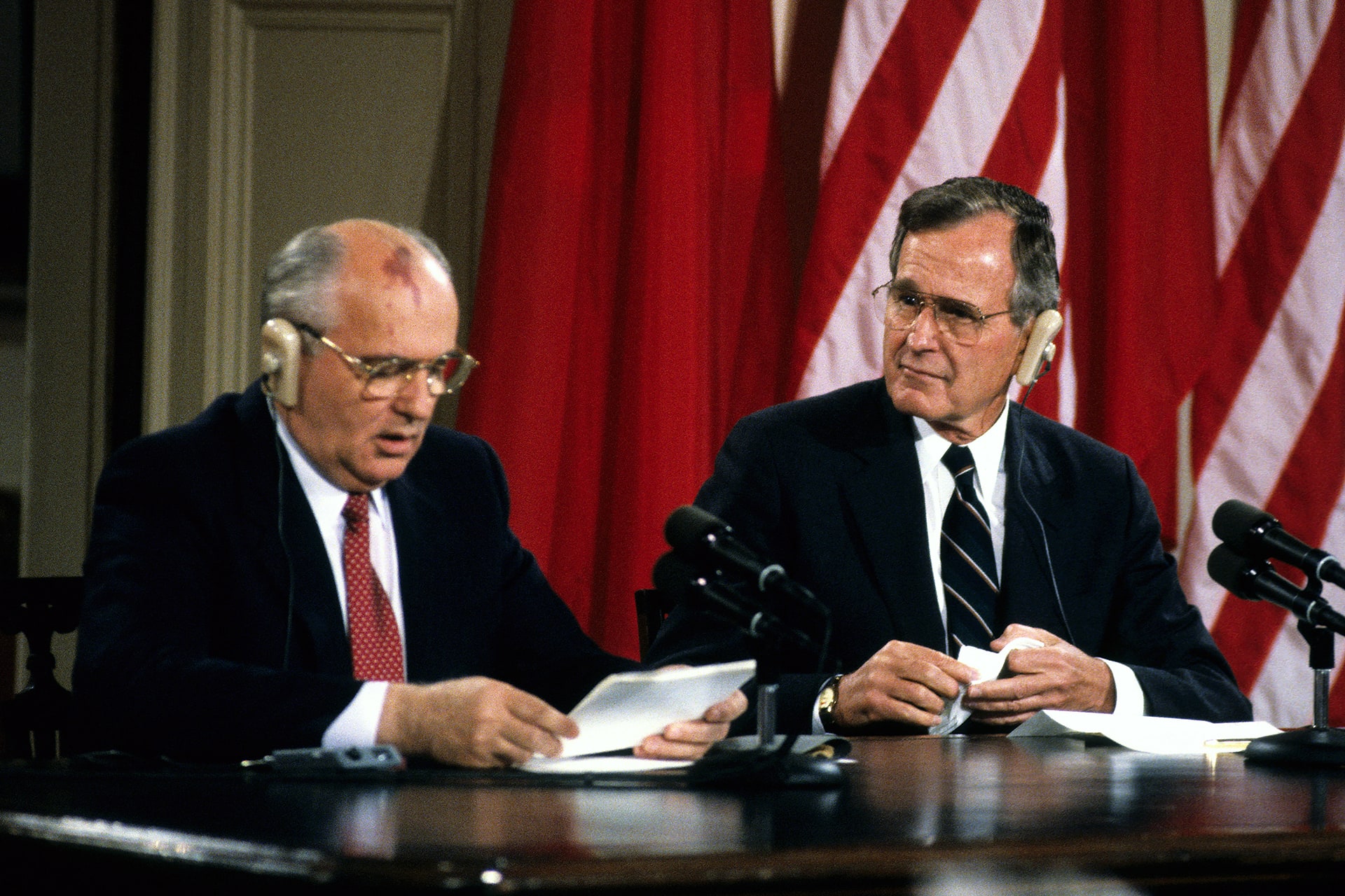 Gorbachev & Bush Speak To Press
