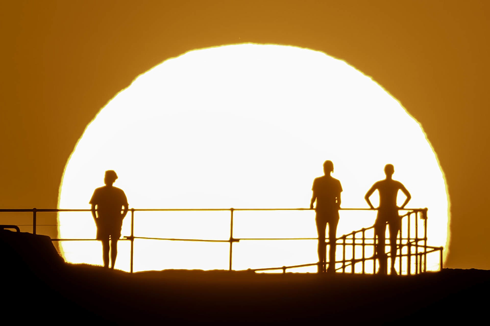 Sydney Faces Heatwave Warning As Summer Approaches