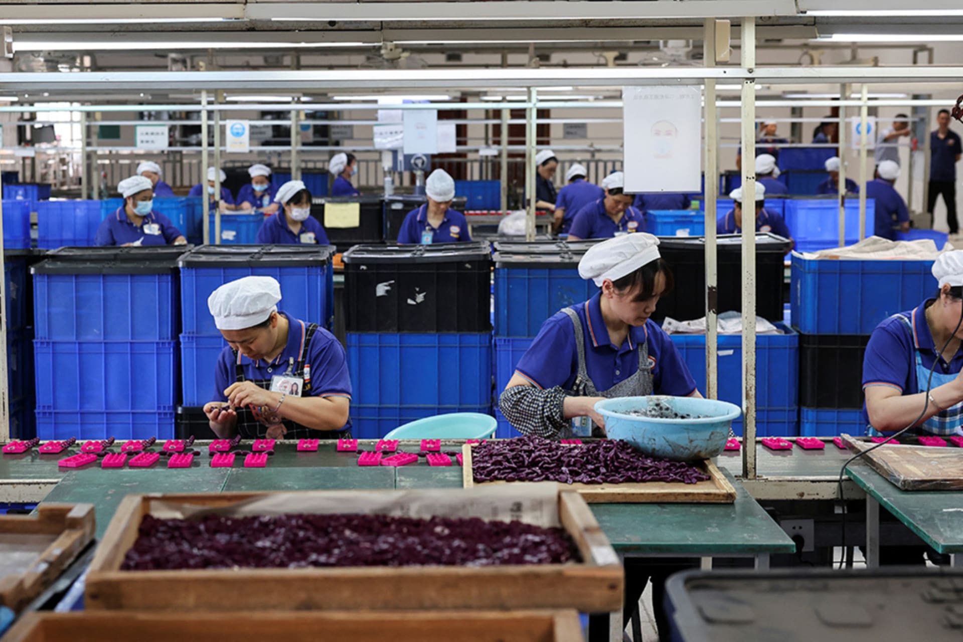 <p>Employees of Shaoguan Guanghua Plastic & Hardware Products Co., Ltd work to assemble toy parts in the factory in Shaoguan, Guangdong province, China May 9, 2025.</p>
