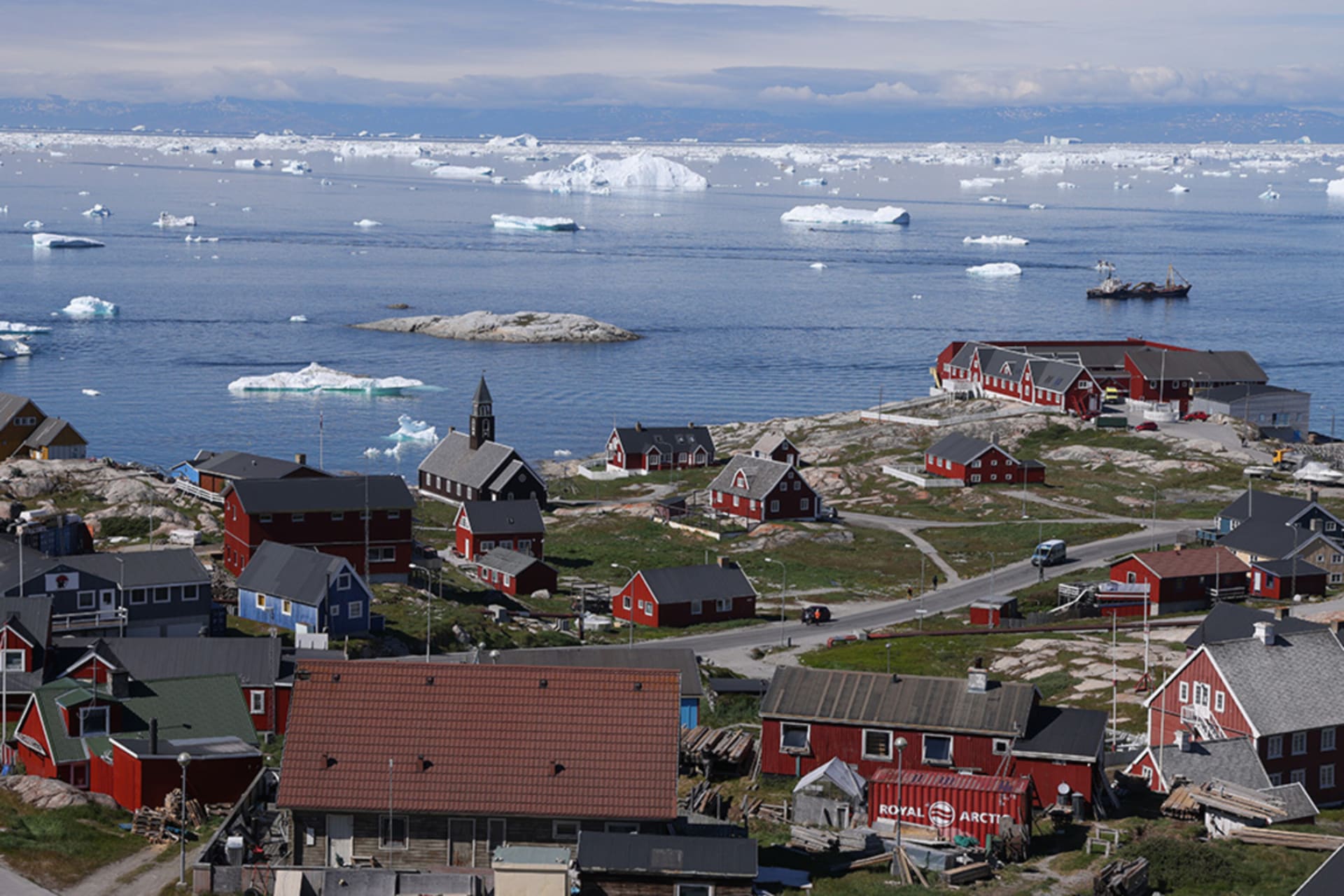 <p>Houses stand as icebergs drift by in Disko Bay on July 15, 2024 in Ilulissat, Greenland.</p>
