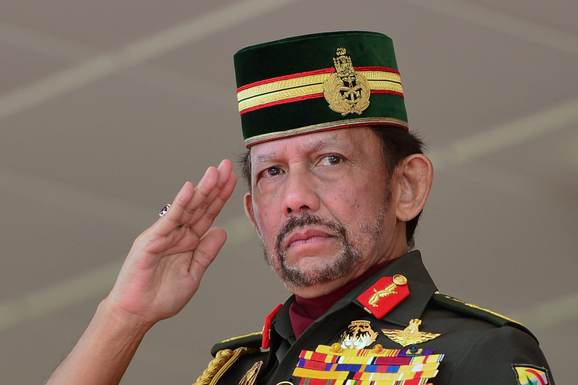 <p>Brunei’s Sultan Hassanal Bolkiah salutes during 34th National Day celebrations in Bandar Seri Begawan, Brunei Darussalam on February 24, 2018</p>

