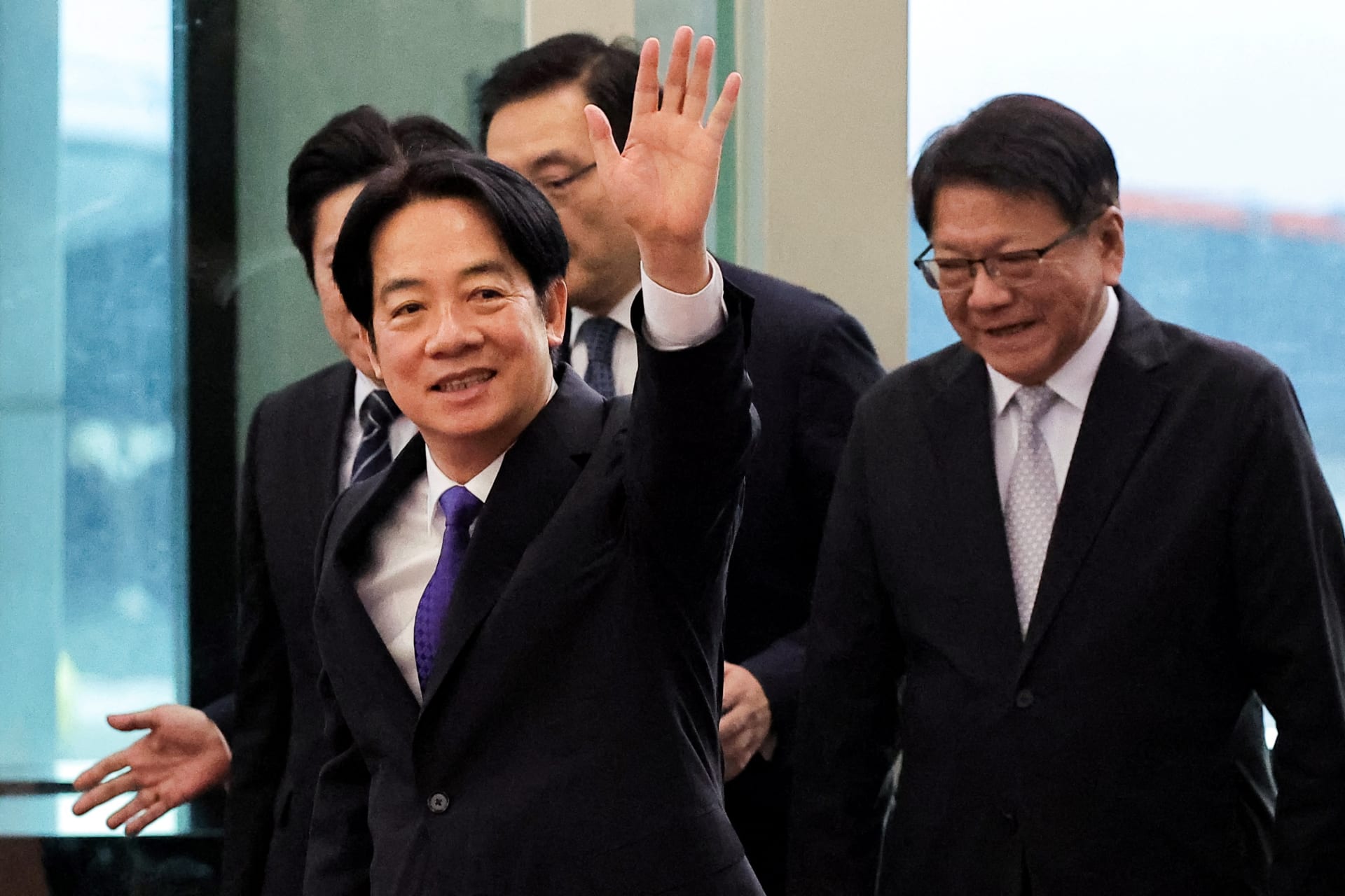 <p>Taiwan President Lai Ching-te waves as he leaves for a trip to Hawaii, Guam and the Pacific Island allies at the airport in Taoyuan, Taiwan November 30, 2024.</p>
