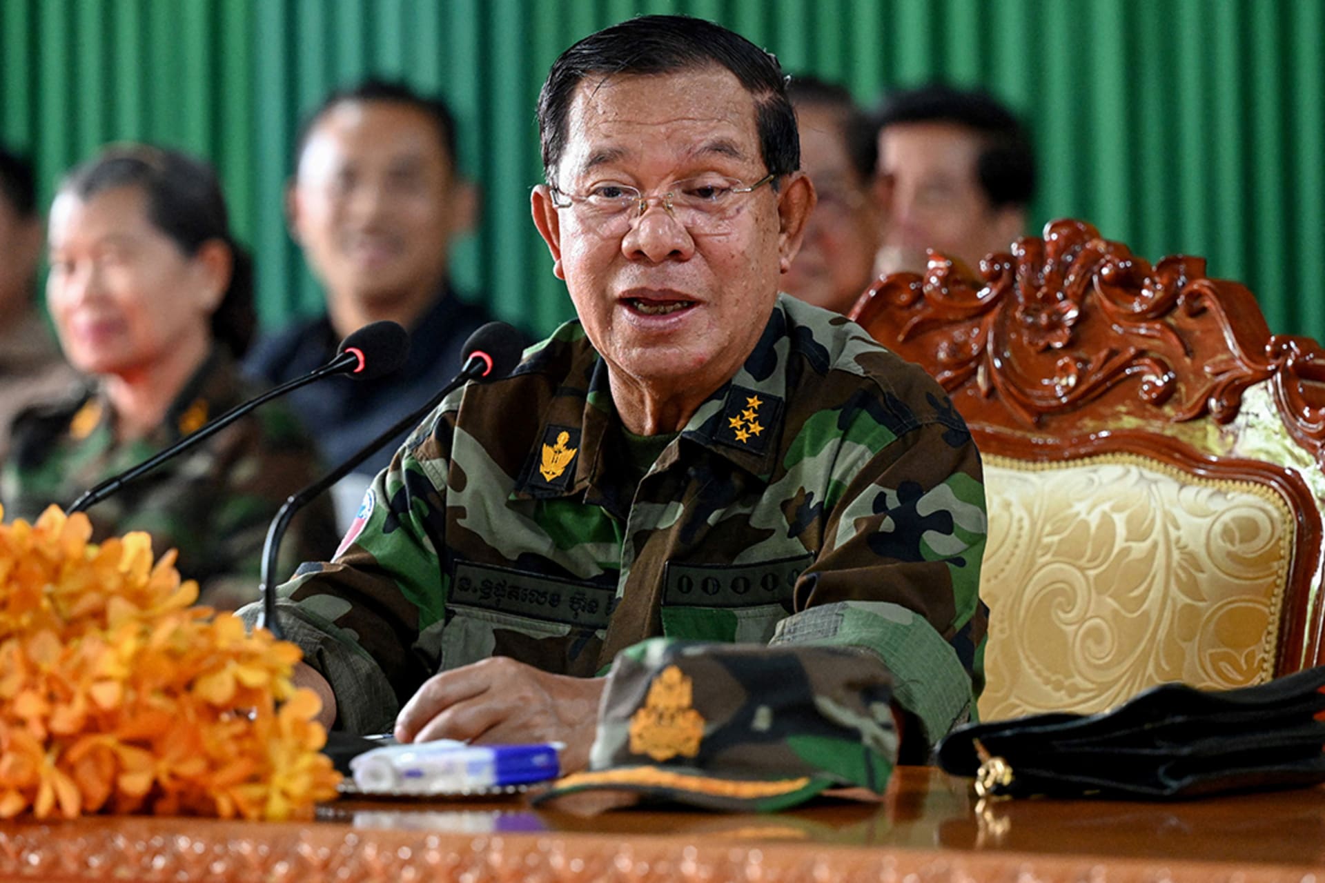 <p>Cambodia’s Senate President Hun Sen delivers a speech during his visit to the Cambodian armed forces stationed along the border with Thailand in Oddar Meanchey province on June 26, 2025.</p>
