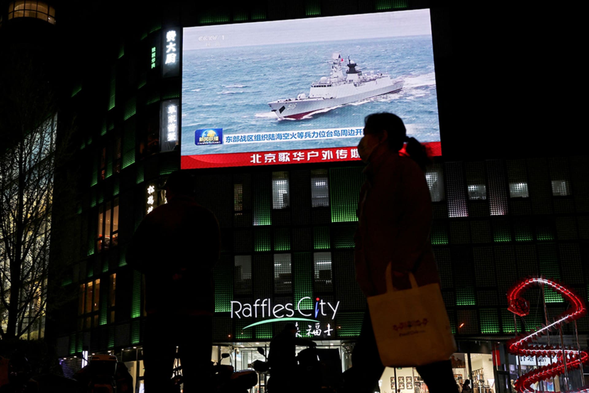 <p>A Chinese navy vessel near Taiwan is seen on a giant screen outside a shopping mall in Beijing, China, April 1, 2025.</p>
