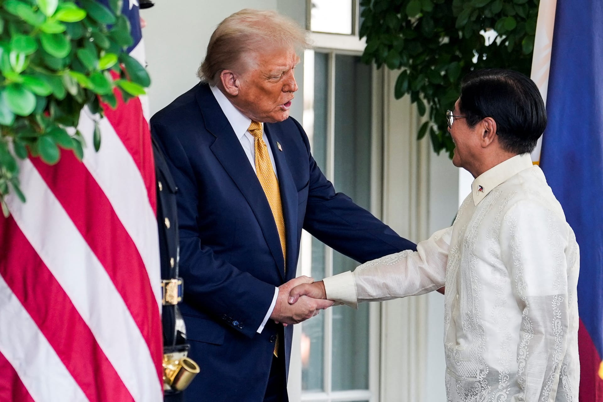<p>U.S. President Donald Trump shakes hands with Philippine President Ferdinand Marcos Jr., as he welcomes him at the White House on July 22, 2025.</p>
