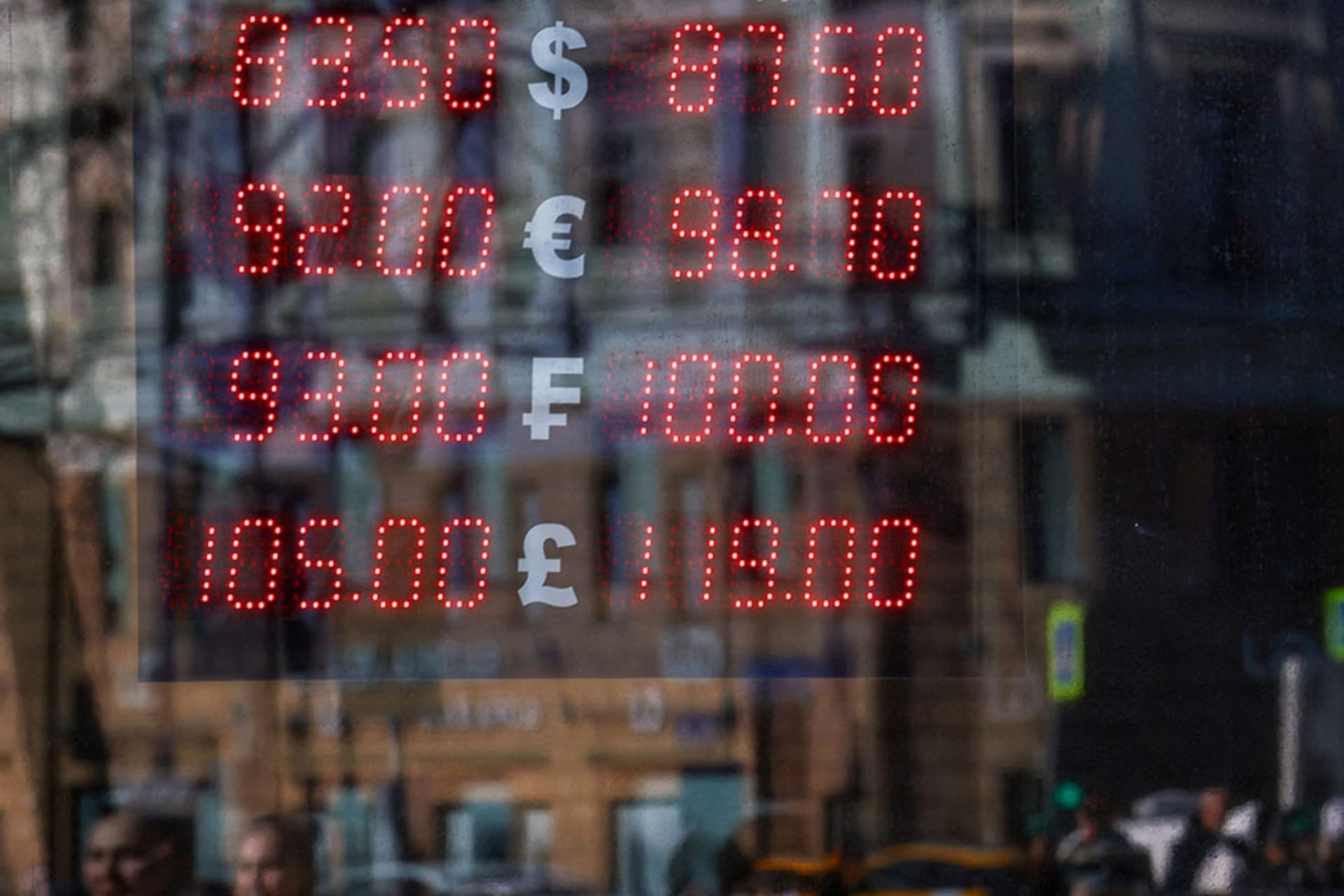 <p>A board shows currency exchange rates in Moscow</p>

