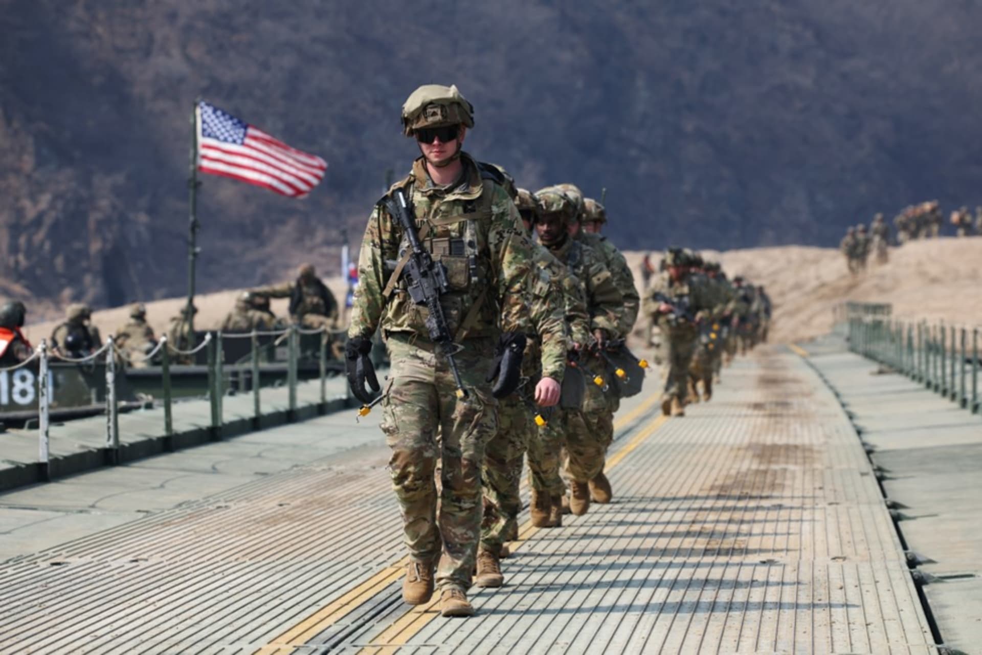 <p>U.S. Army soldiers participating in a training operation as part of the annual Freedom Shield joint military exercise in Yeoncheon, South Korea, on March 20, 2025. </p>
