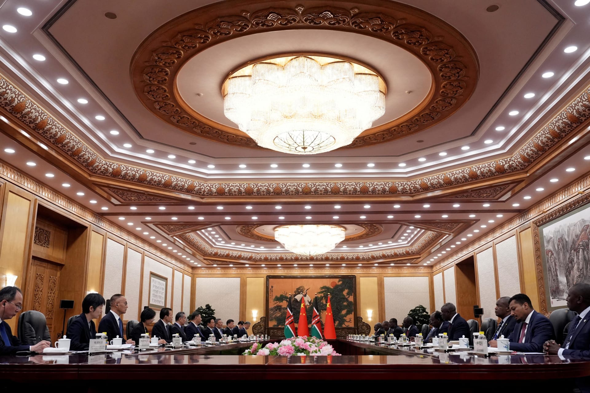 <p>Chinese President Xi Jinping and Kenyan President William Ruto attend a meeting at the Great Hall of the People on April 24, 2025, in Beijing.</p>
