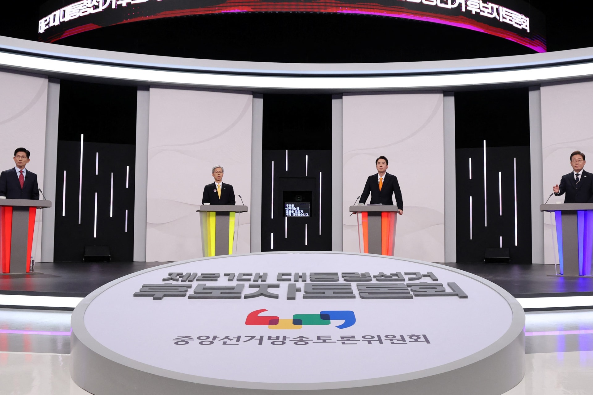 <p>South Korea’s presidential candidates, Kim Moon Soo of the People Power Party, Kwon Young-guk of the Democratic Labor Party, Lee Jun-seok of the New Reform Party and Lee Jae-myung of the Democratic Party pose for photograph ahead of a televised presidenti</p>

