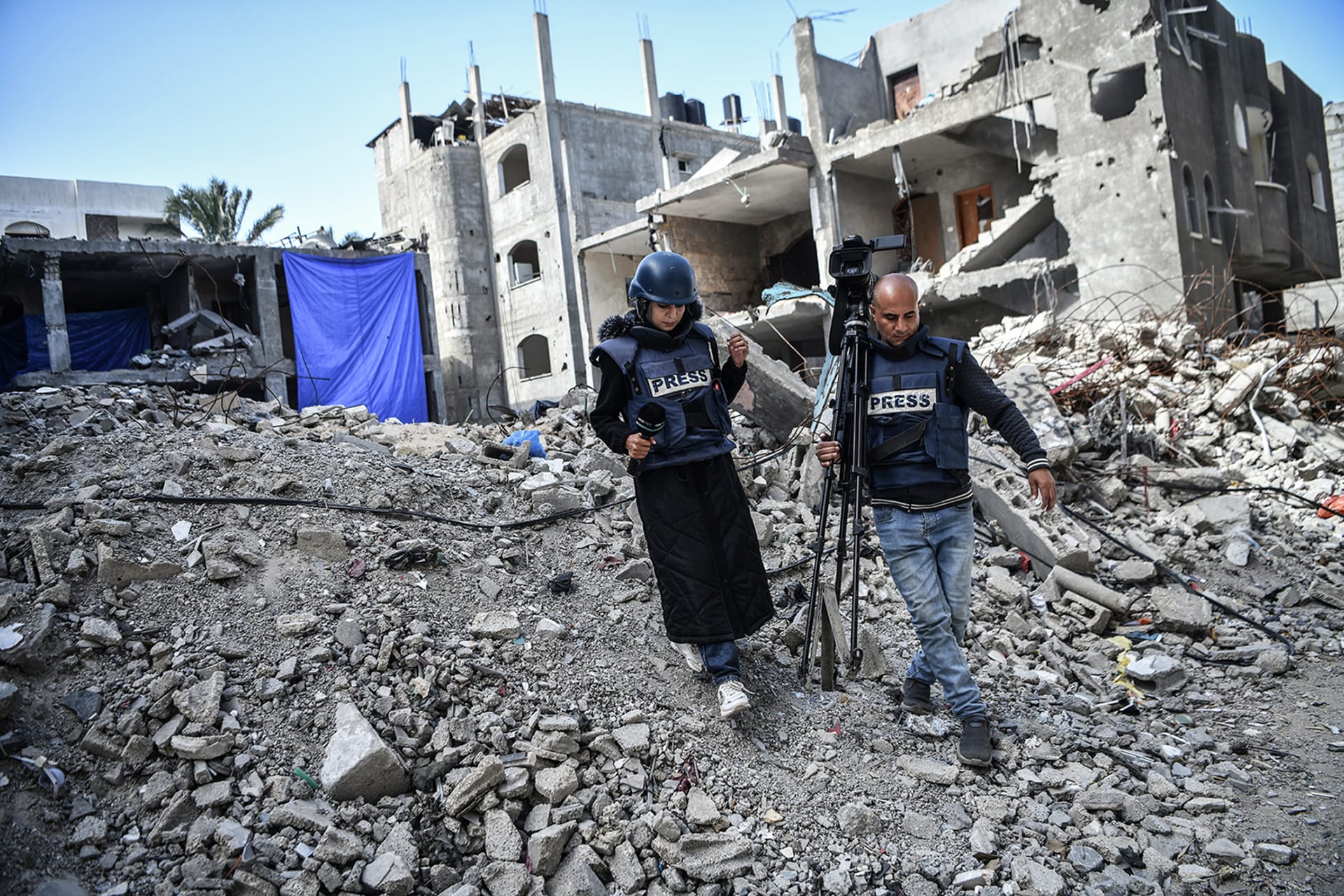 <p>TRT Arabi Reporter, Reba Khalid al-Ajami reports from Gaza, enduring the ongoing Israeli attacks in Rafah to do her job.</p>
