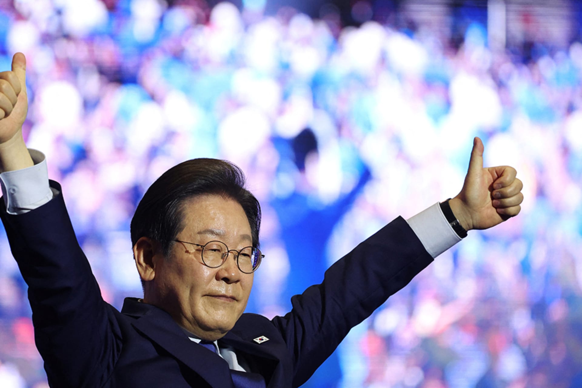 <p>Lee Jae-myung celebrates after winning the final race to choose their candidate for upcoming presidential election during a national convention of South Korea’s Democratic Party in Goyang, South Korea.</p>
