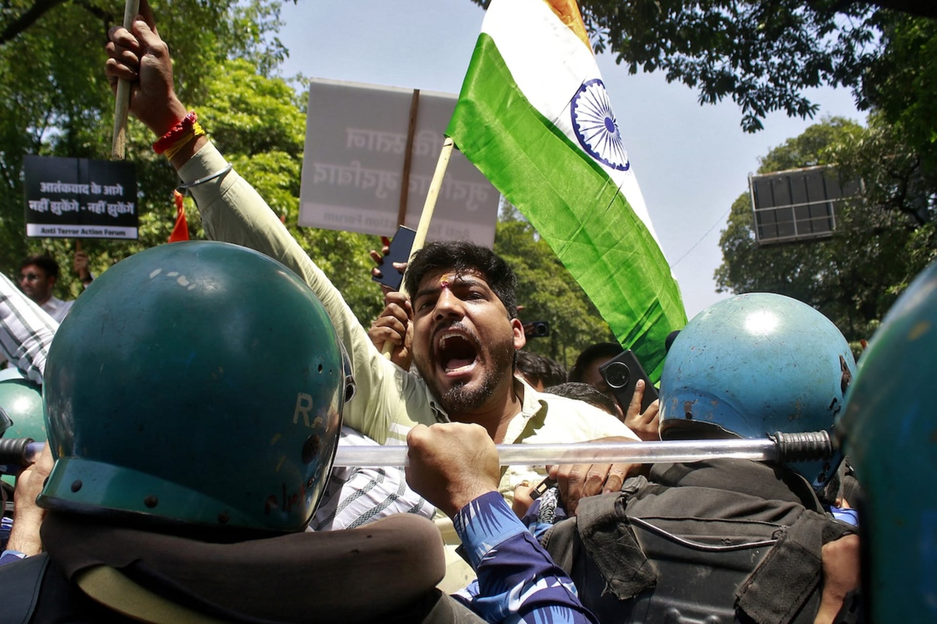 <p>A demonstrator shouts slogans as he is stopped by police during a protest against the attack on tourists in Baisaran area of south Kashmir’s Pahalgam, near the Pakistan High Commission in New Delhi, India, April 24, 2025.</p>
