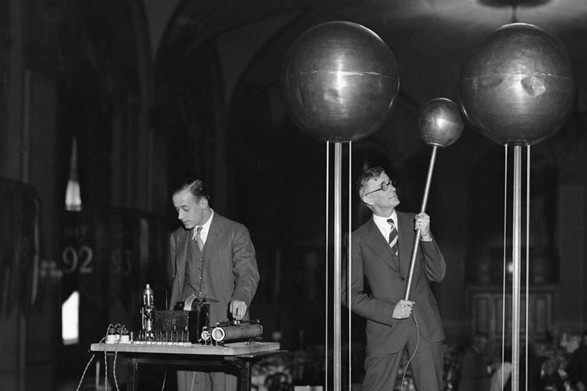 <p>Dr. Vannevar Bush, M.I.T. Professor of Electric Power Transmission, and E.S. Lamar, M.I.T. Research Associate, demonstrate the Dr. Robert Van De Graf 1,500,000 volt generator at the annual Dinner of Technology Alumni in the Copley Plaza, February 8, 1932.</p>
