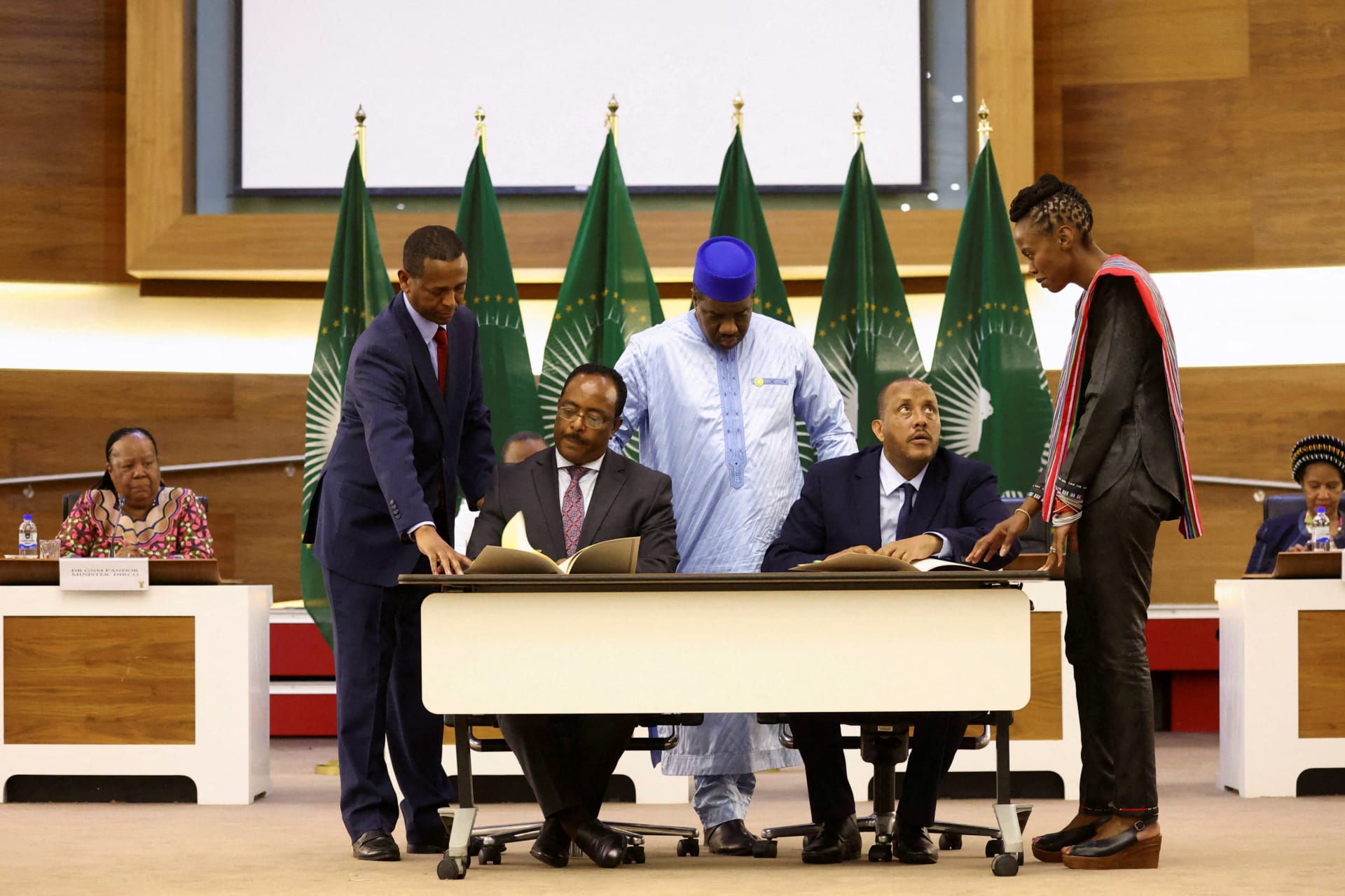 <p>Ethiopian government representative Redwan Hussien and Tigray delegate Getachew Reda attend signing of the AU-led negotiations to resolve the conflict in northern Ethiopia in Pretoria, South Africa, on November 2, 2022.</p>
