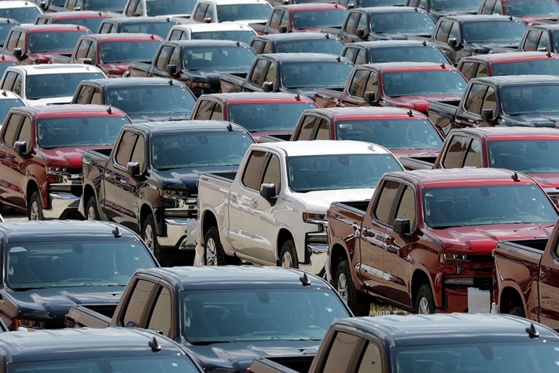 <p>Assembled trucks are ready for delivery at GM’s Chevrolet Silverado and GMC Sierra pickup truck plant in Fort Wayne, Indiana, U.S., July 25, 2018. </p>
