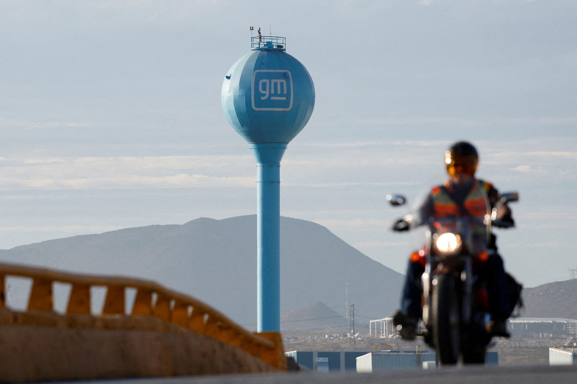 <p>A view of the GM logo on a water tank at the Ramos Arizpe plant of General Motors, which exports vehicles to Canada and the U.S., as new tariffs are expected for major U.S. automakers with plants in Mexico, in Ramos Arizpe, Mexico.</p>
